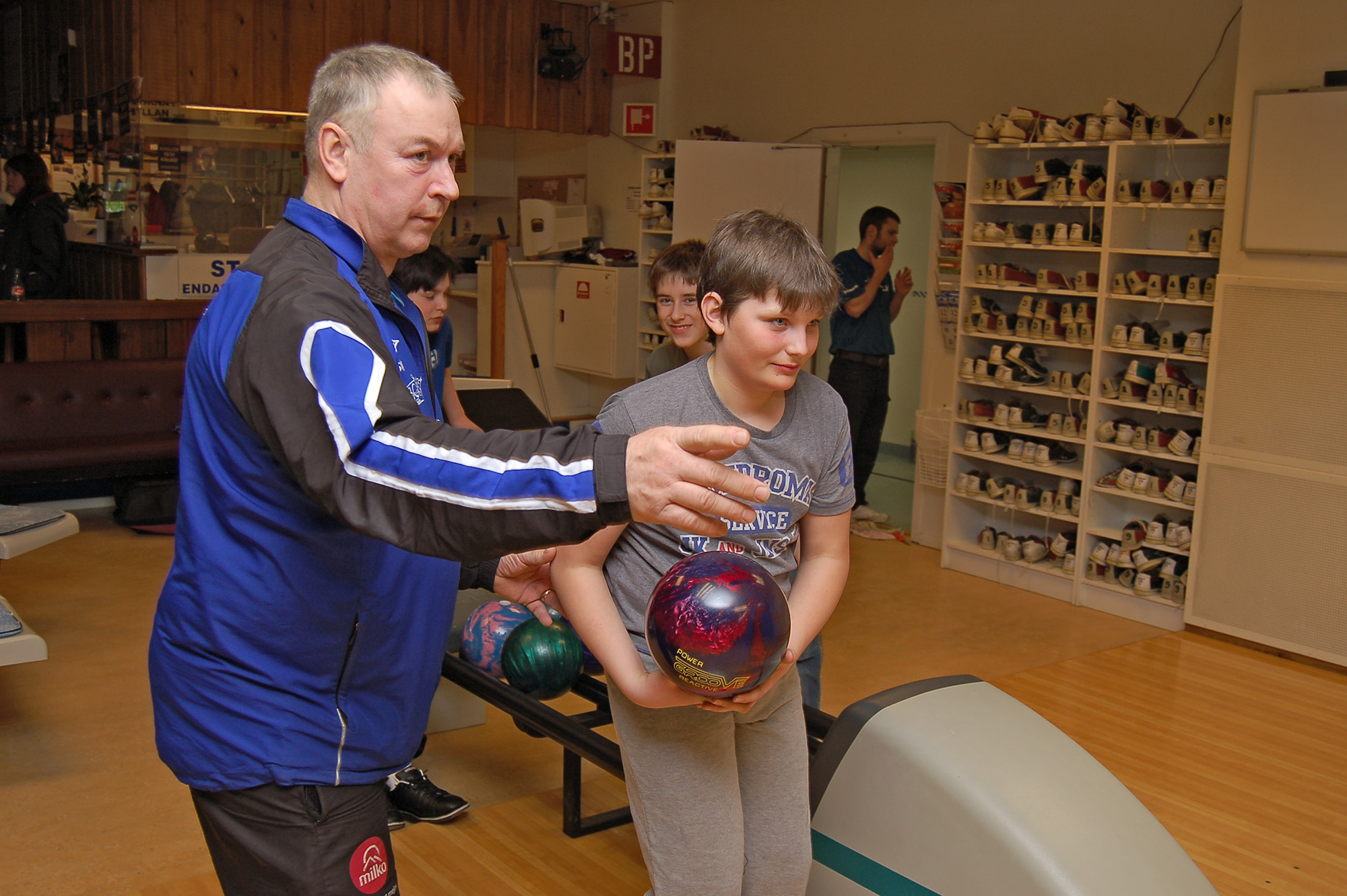 Röste.nu – Bygdens Nytt nr 2 2009 – Nyheter – Bowling hett bland Rösteungdomar