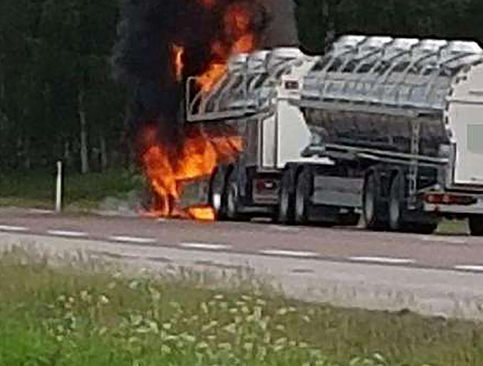 Röste.nu – Bygdens Nytt nr 3 2017 – Nyheter – Mjölkbil fattade eld vid Träslottet