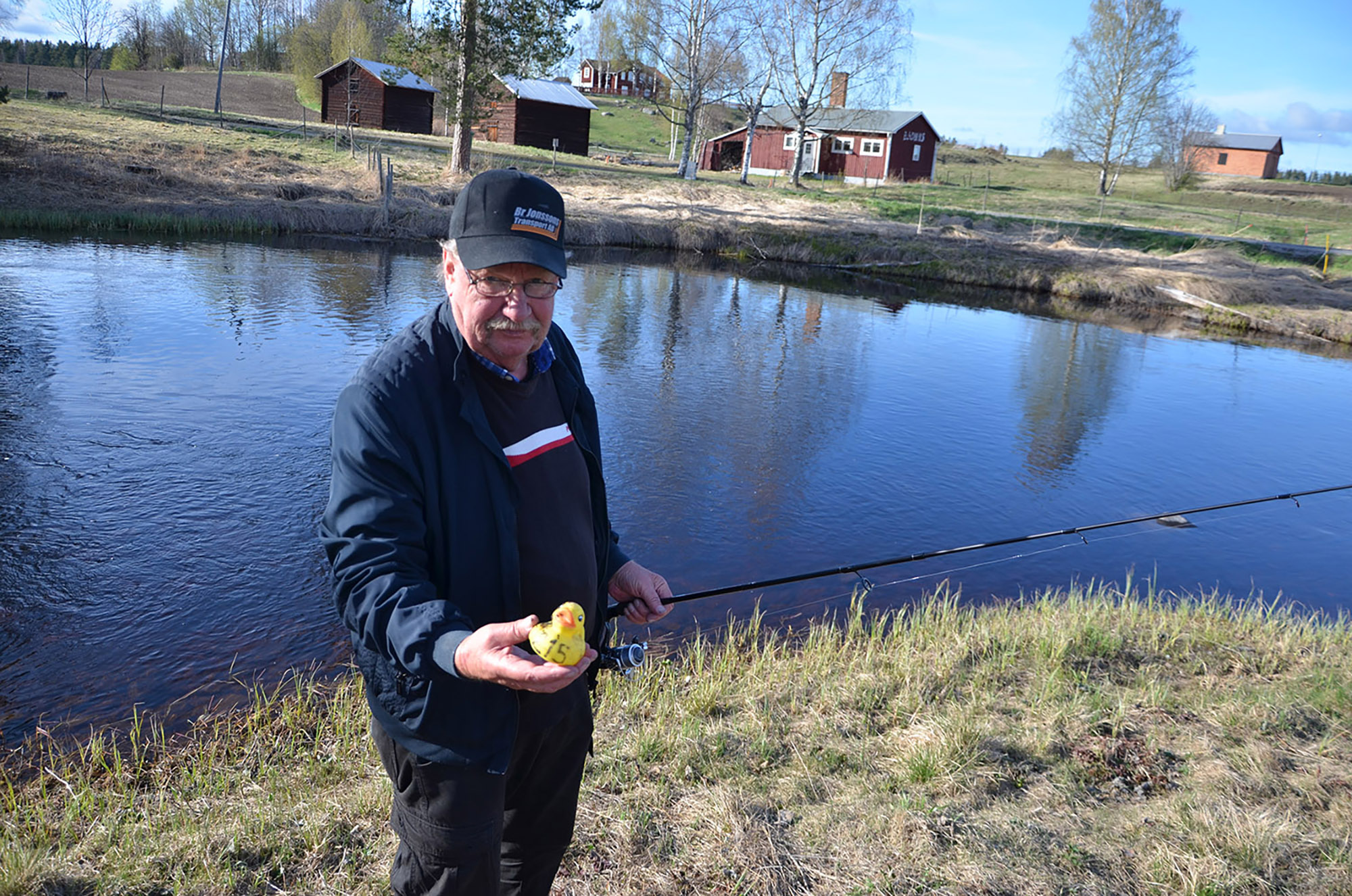 Röste.nu – Bygdens Nytt nr 3 2017 – Nyheter – Sven-Olof fick anka på kroken