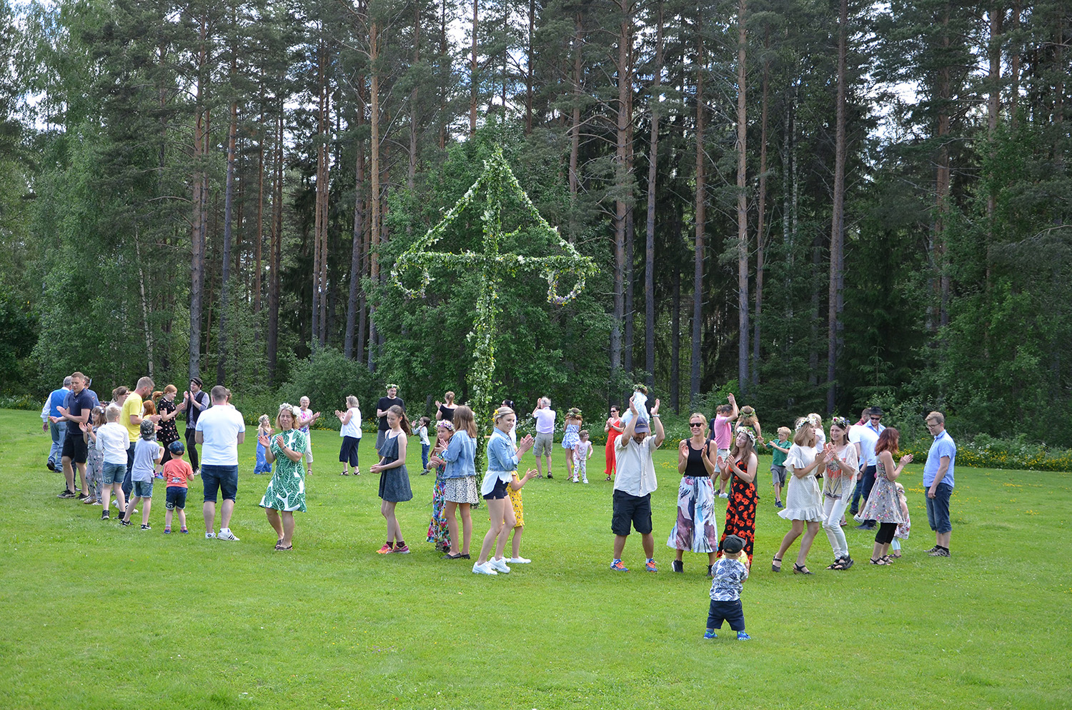 Röste.nu – Bygdens Nytt nr 3 2019 – Nyheter – Ett rekorderligt midsommarfirande