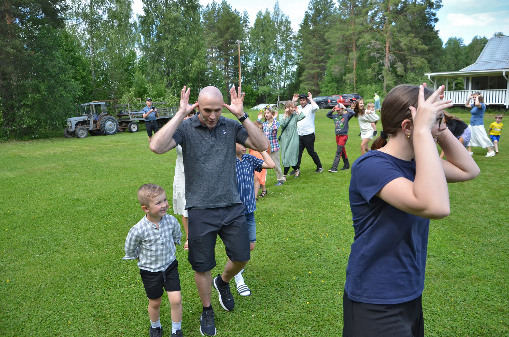 Röste.nu – Bygdens Nytt nr 3 2024 – Nyheter – Alla var som i trans under byns midsommardans...