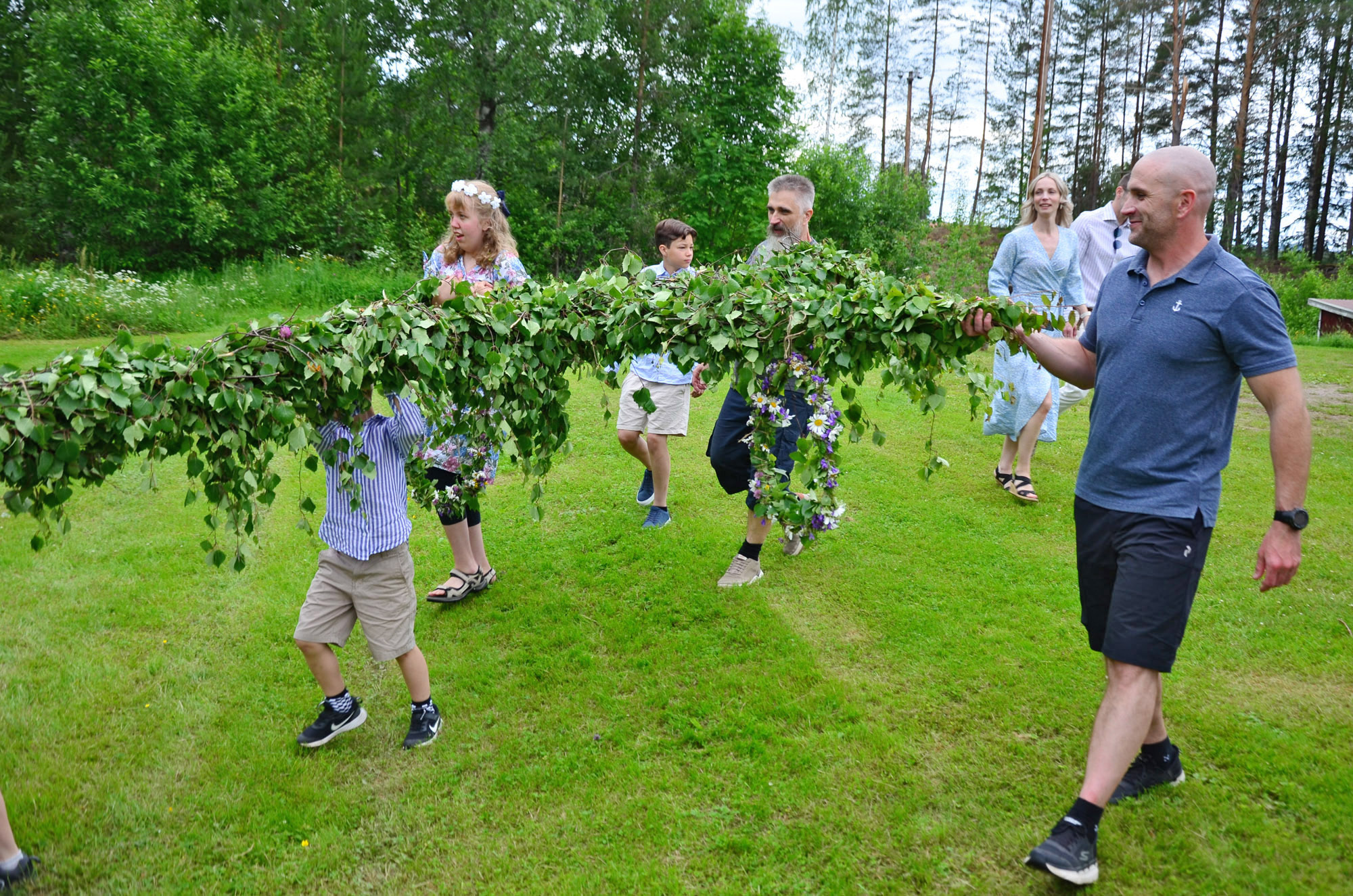 Röste.nu – Bygdens  Nytt nr 3 2026 – Nyheter – Dansen gick vid Dönjegården – så minns vi midsommaren
