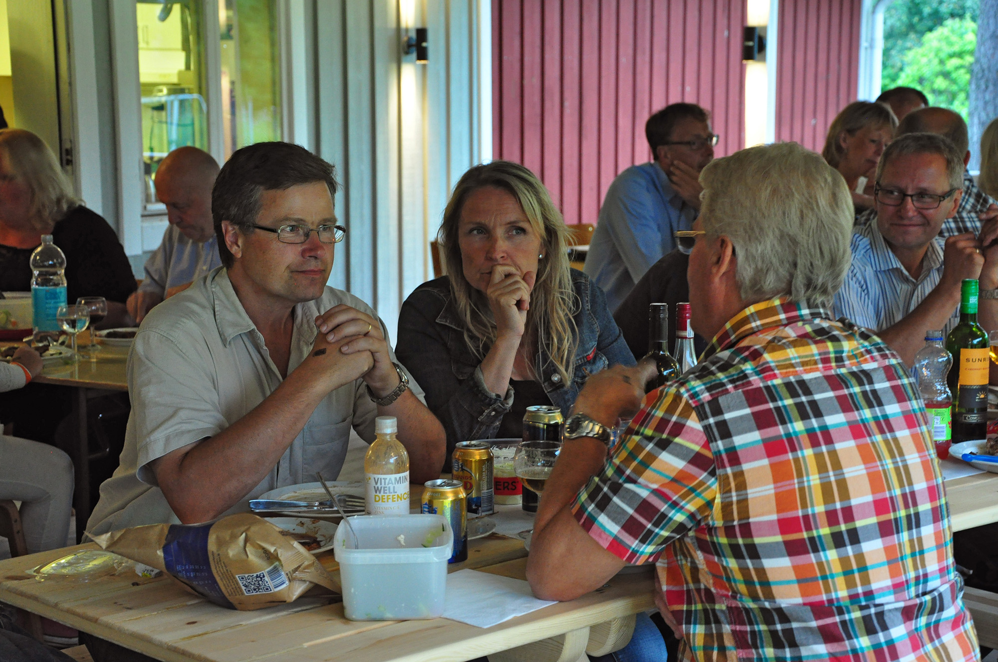 Röste.nu – Bygdens Nytt nr 4 2012 – Nyheter – Välbesökt grillfest i Röste