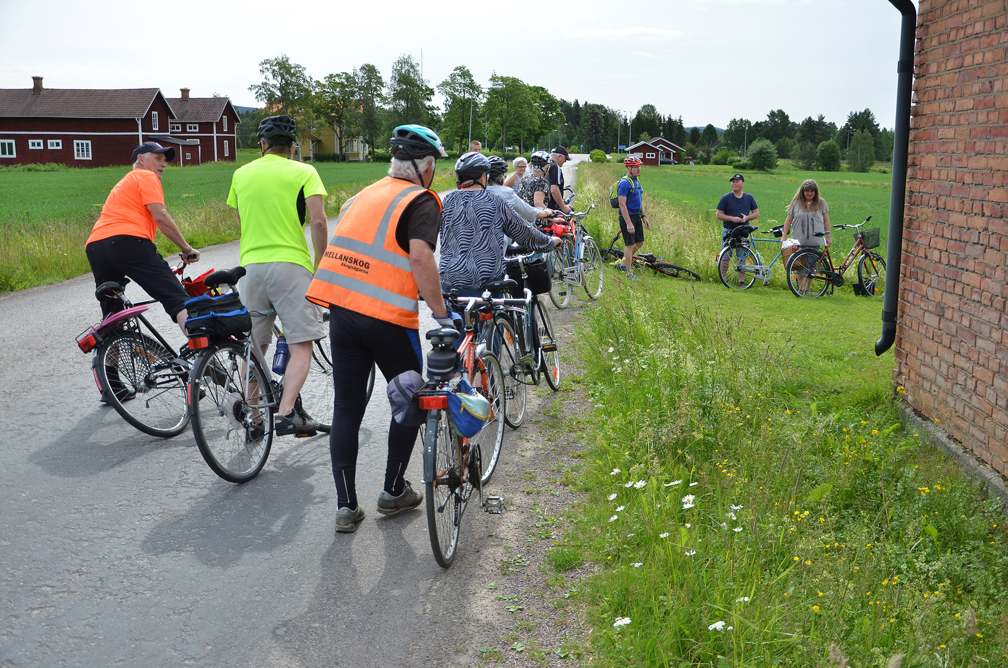 Röste.nu – Bygdens Nytt nr 4 2019 – Nyheter – Kusiner cyklade genom barndomens by