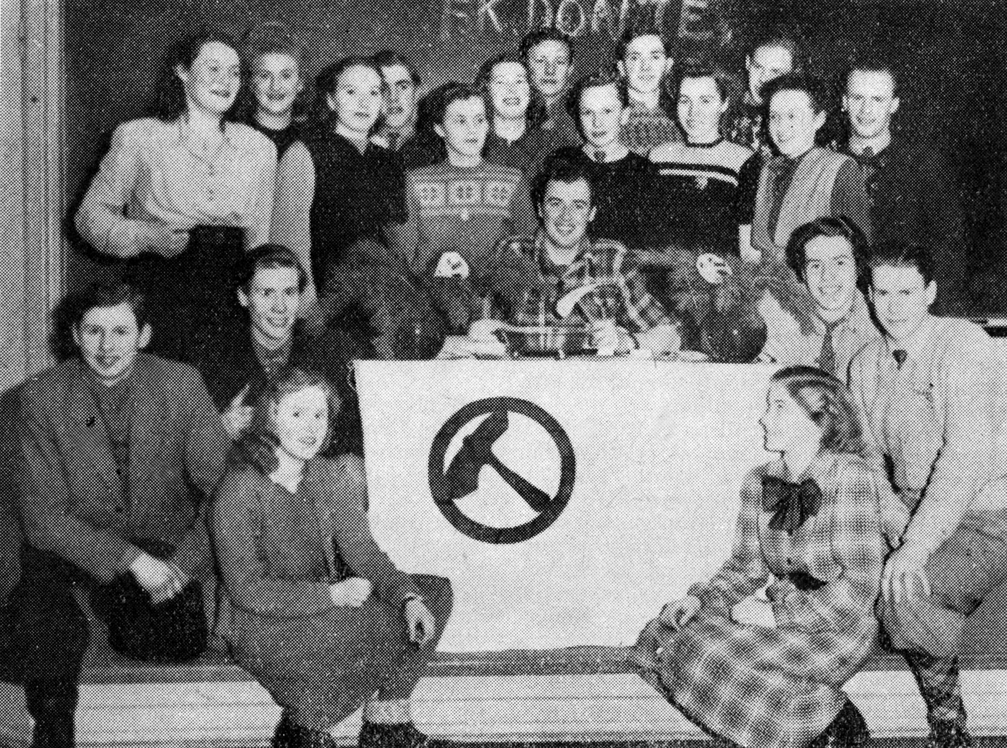 Röste.nu – Dönjegårdens historia och invigning 1948–1952 – Dönjegården – byggd av blåögda ’’optimester’’ från Röste