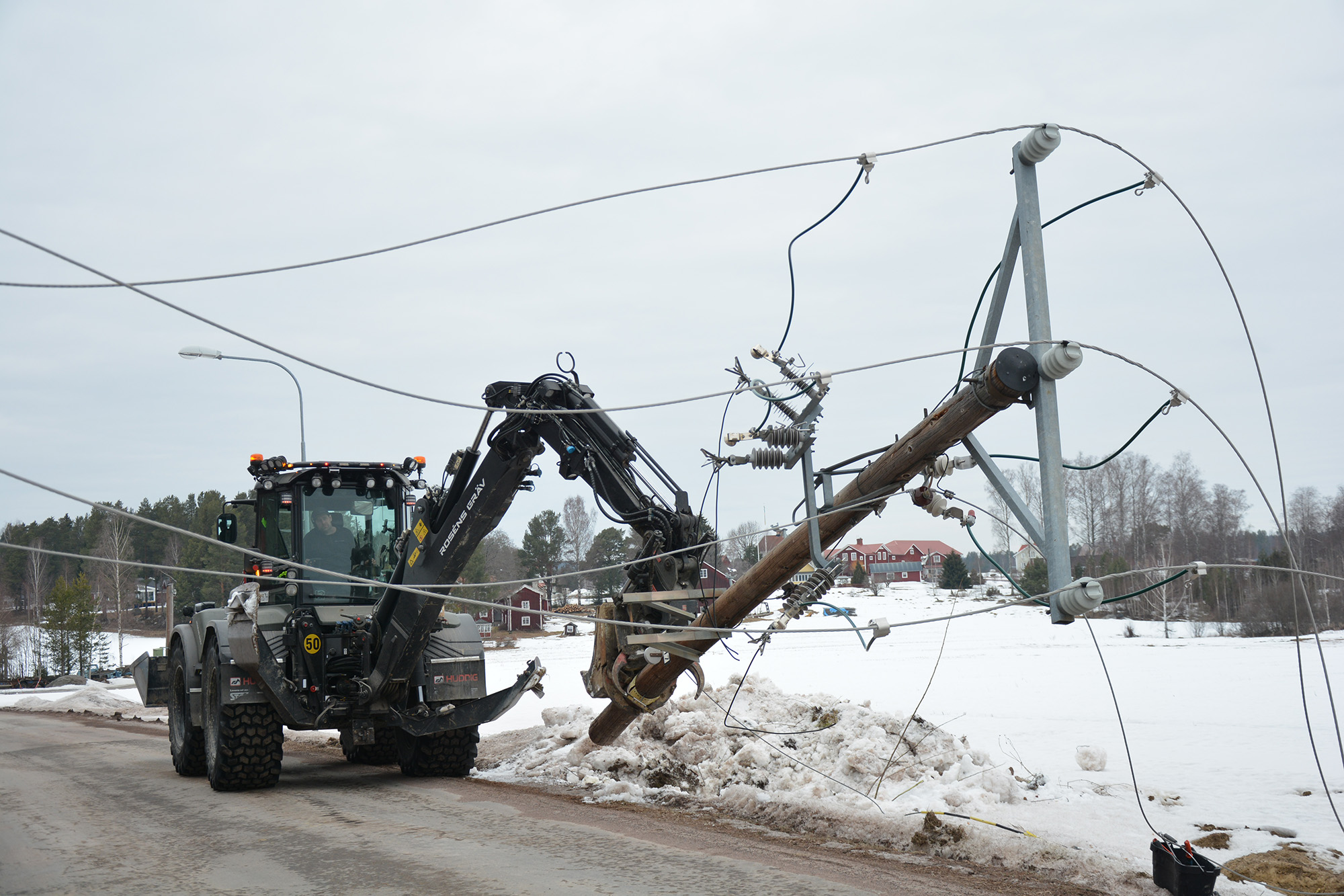 Röste.nu – Gamla kraftledningsstolpar fälldes 2024