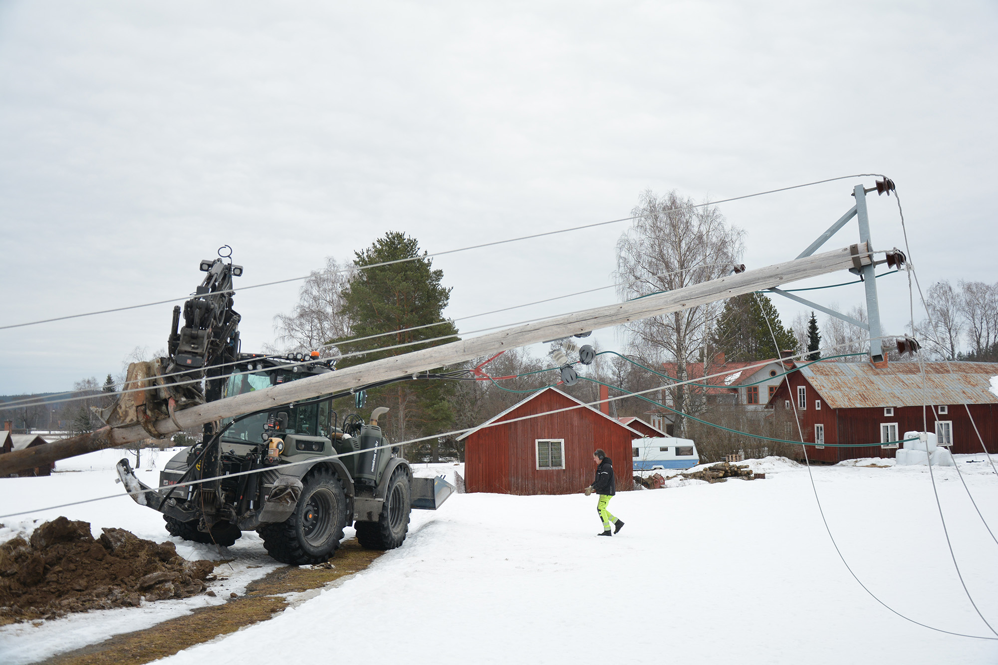 Röste.nu – Gamla kraftledningsstolpar fälldes 2024