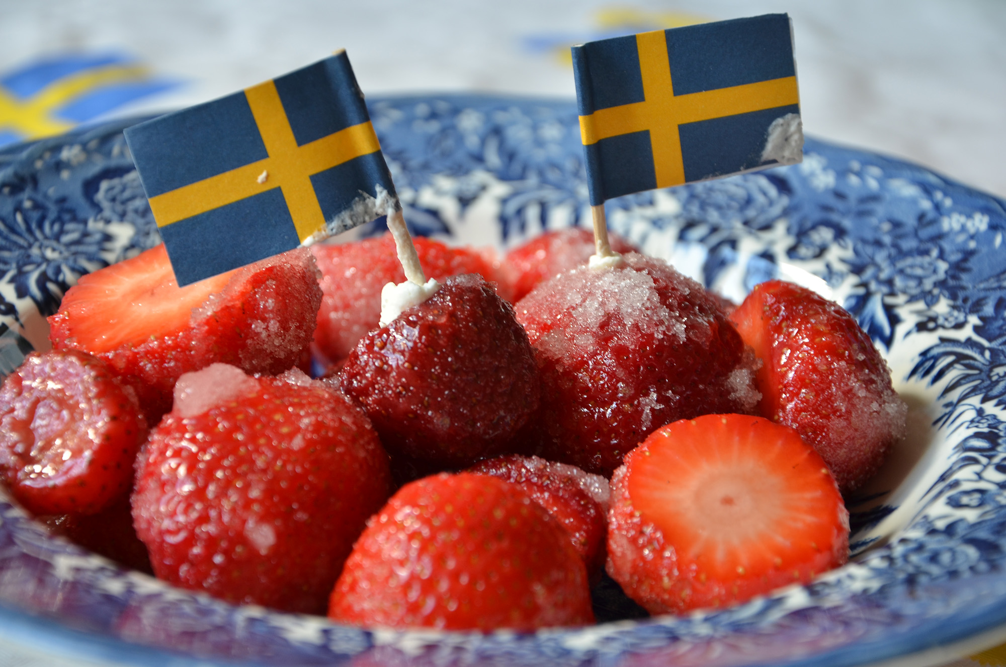 Röste.nu – Sockrade jordgubbar med mjölk – en svensk klassiker 2024