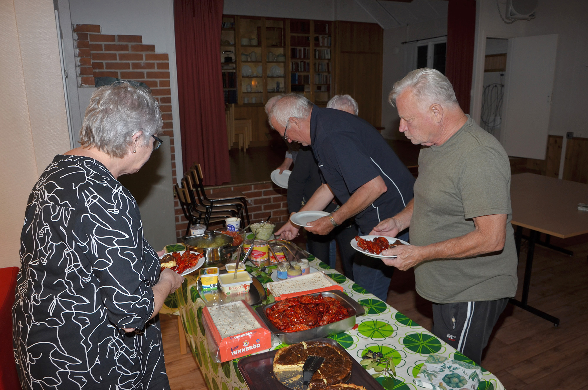 Röse.nu – Kräftor och surströmming i Dönjegården i september 2021