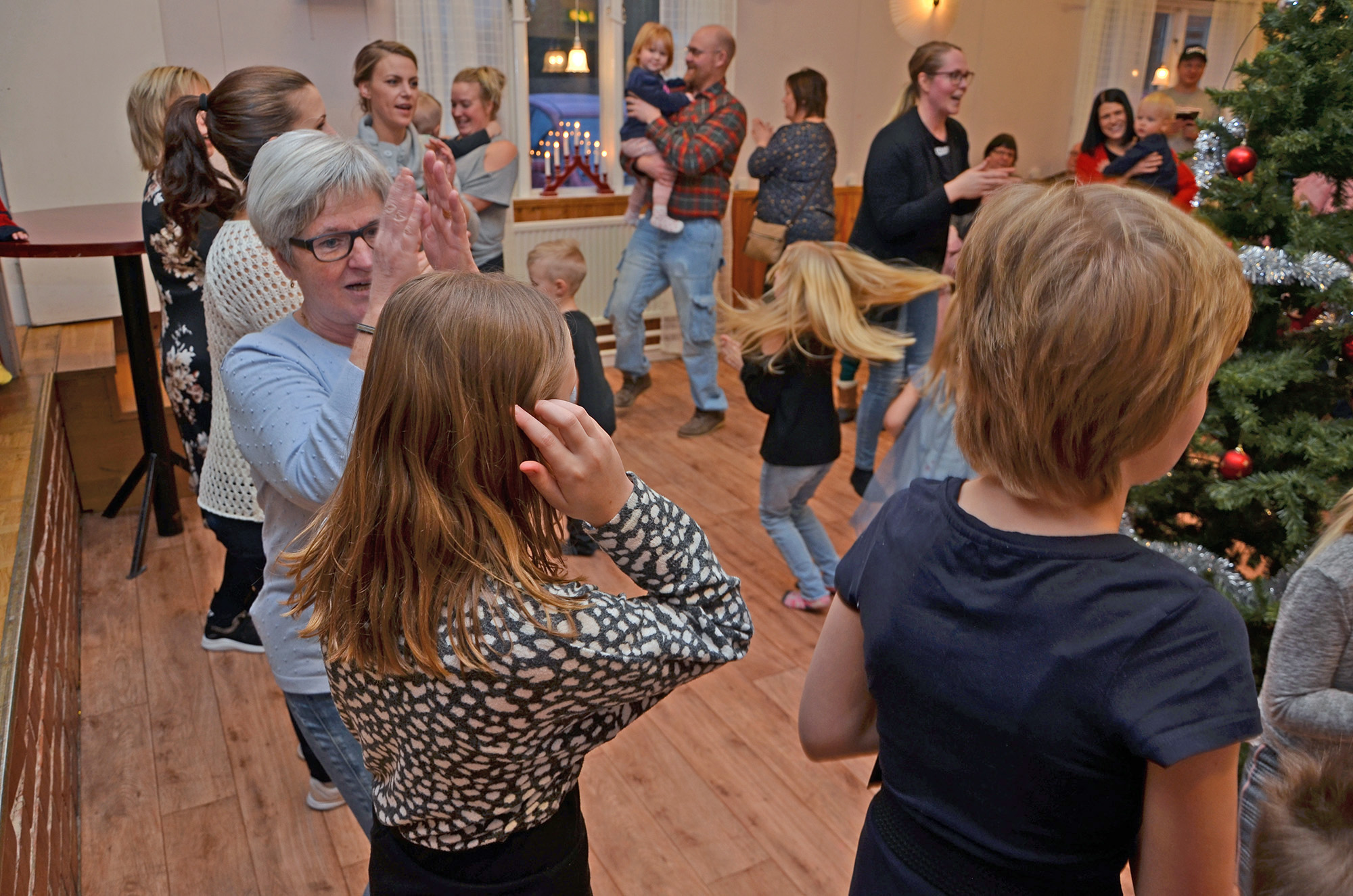 Röste.nu – Nyheter – Julen dansades ut i Dönjegården 2020