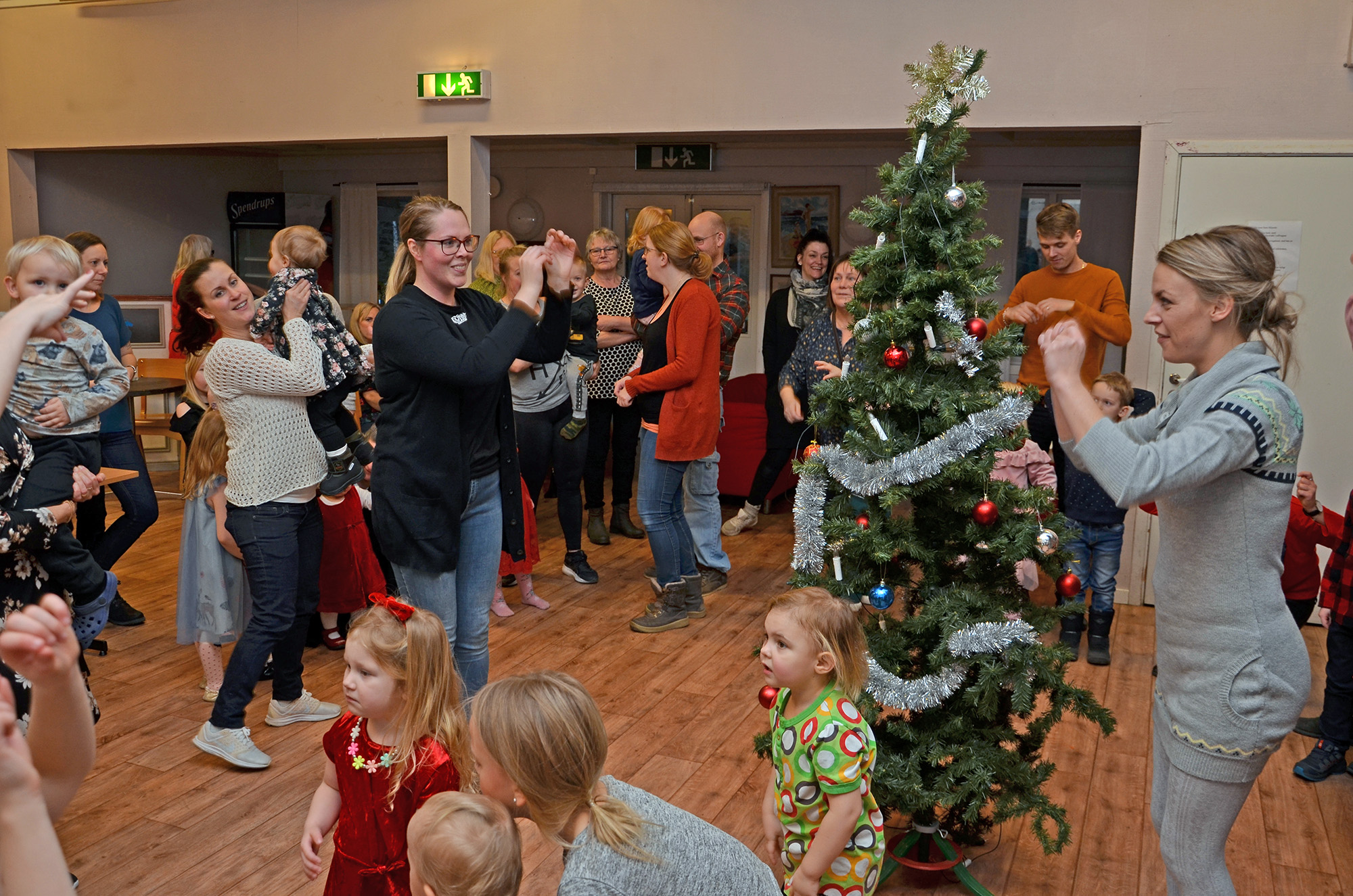 Röste.nu – Nyheter – Julen dansades ut i Dönjegården 2020