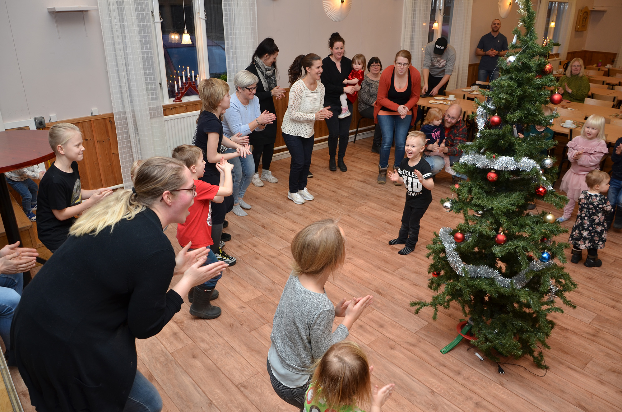 Röste.nu – Nyheter – Julen dansades ut i Dönjegården 2020