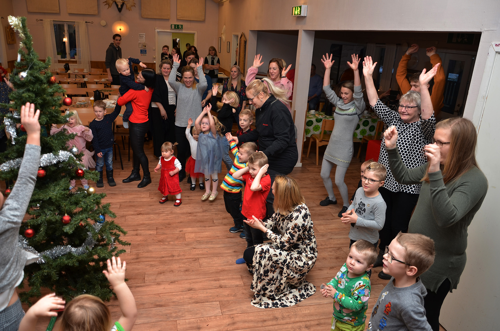 Röste.nu – Nyheter – Julen dansades ut i Dönjegården 2020