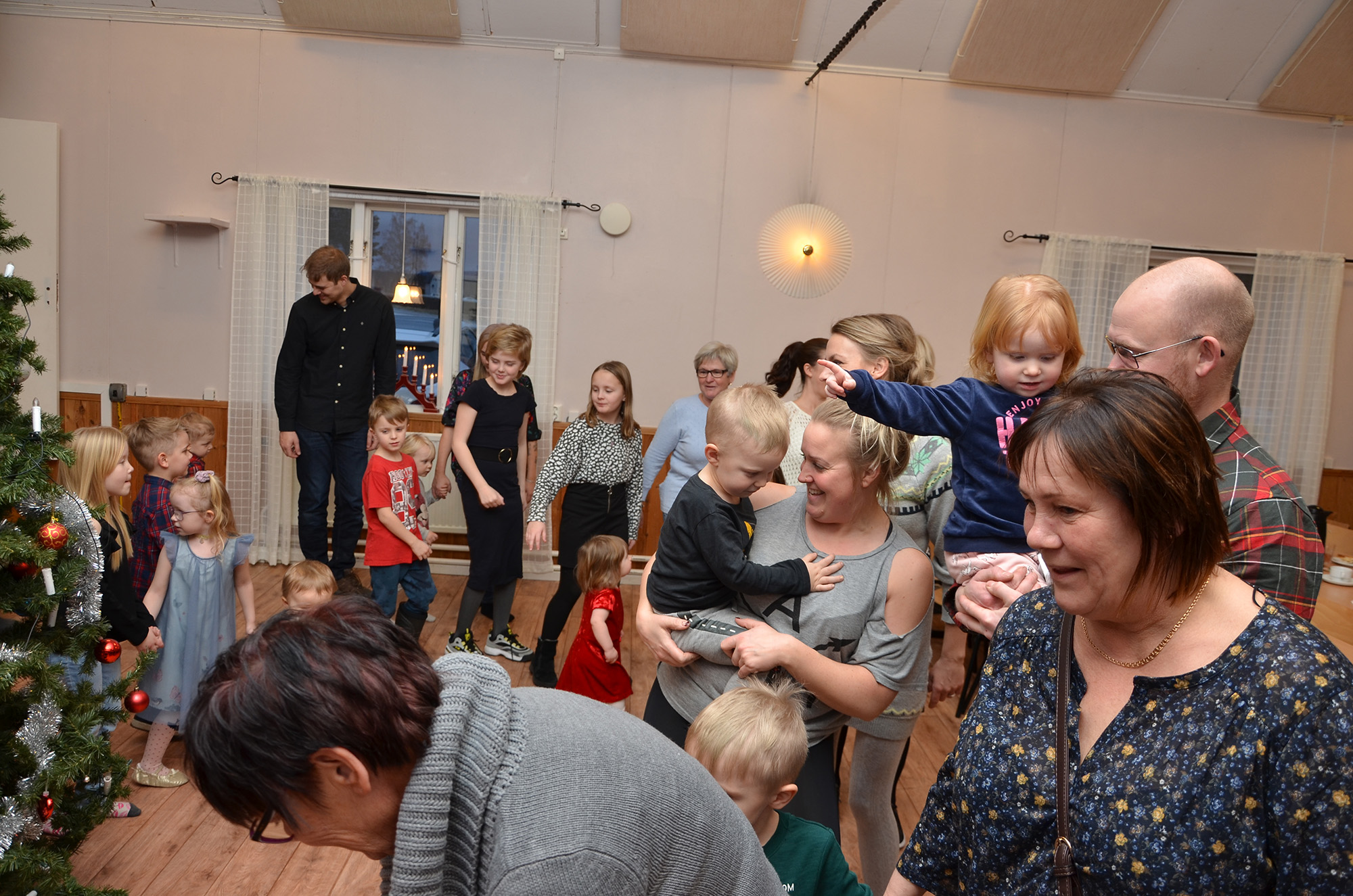 Röste.nu – Nyheter – Julen dansades ut i Dönjegården 2020