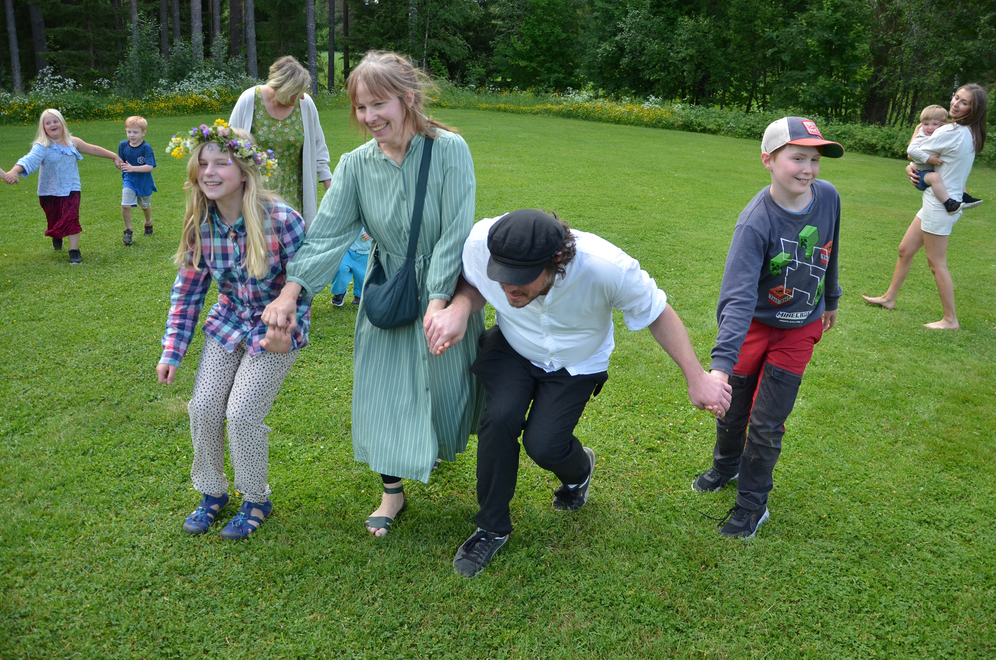 Röste.nu – Nyheter – Alla var som i trans under byns midsommardans... 2024