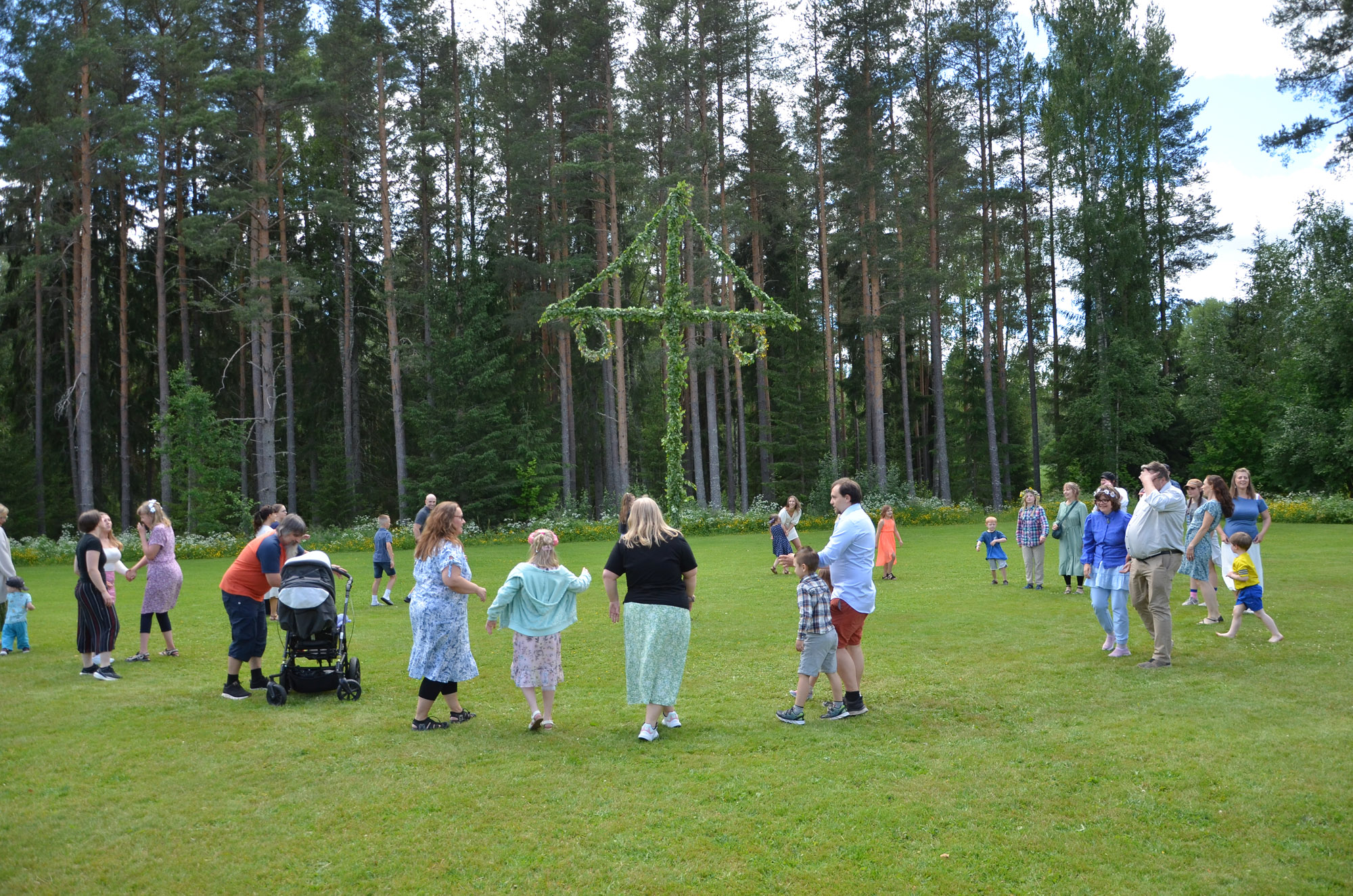Röste.nu – Nyheter – Alla var som i trans under byns midsommardans... 2024