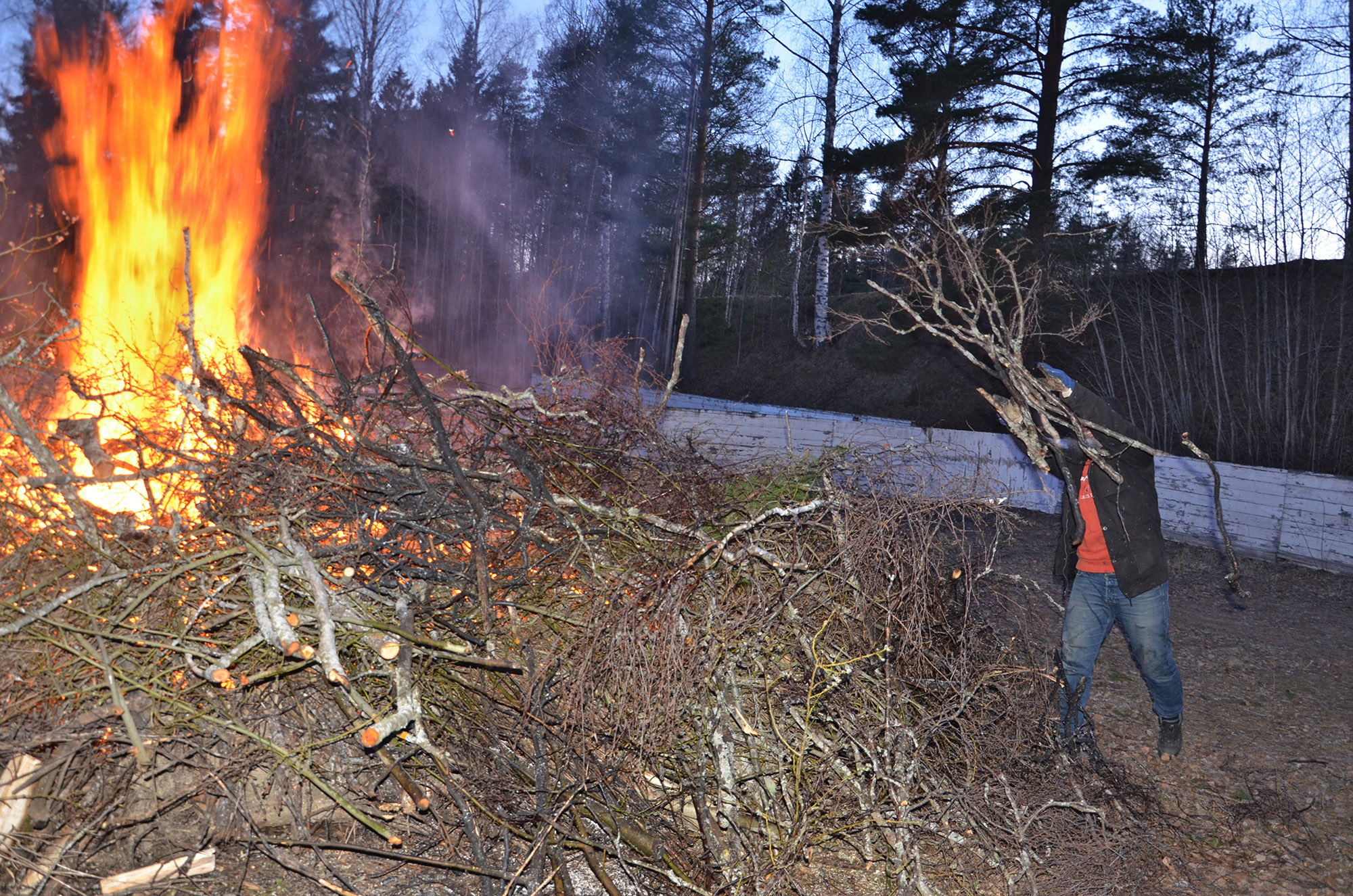 Röste.nu – Nyheter – Välbesökt Valborgsfirande i Röste 2024