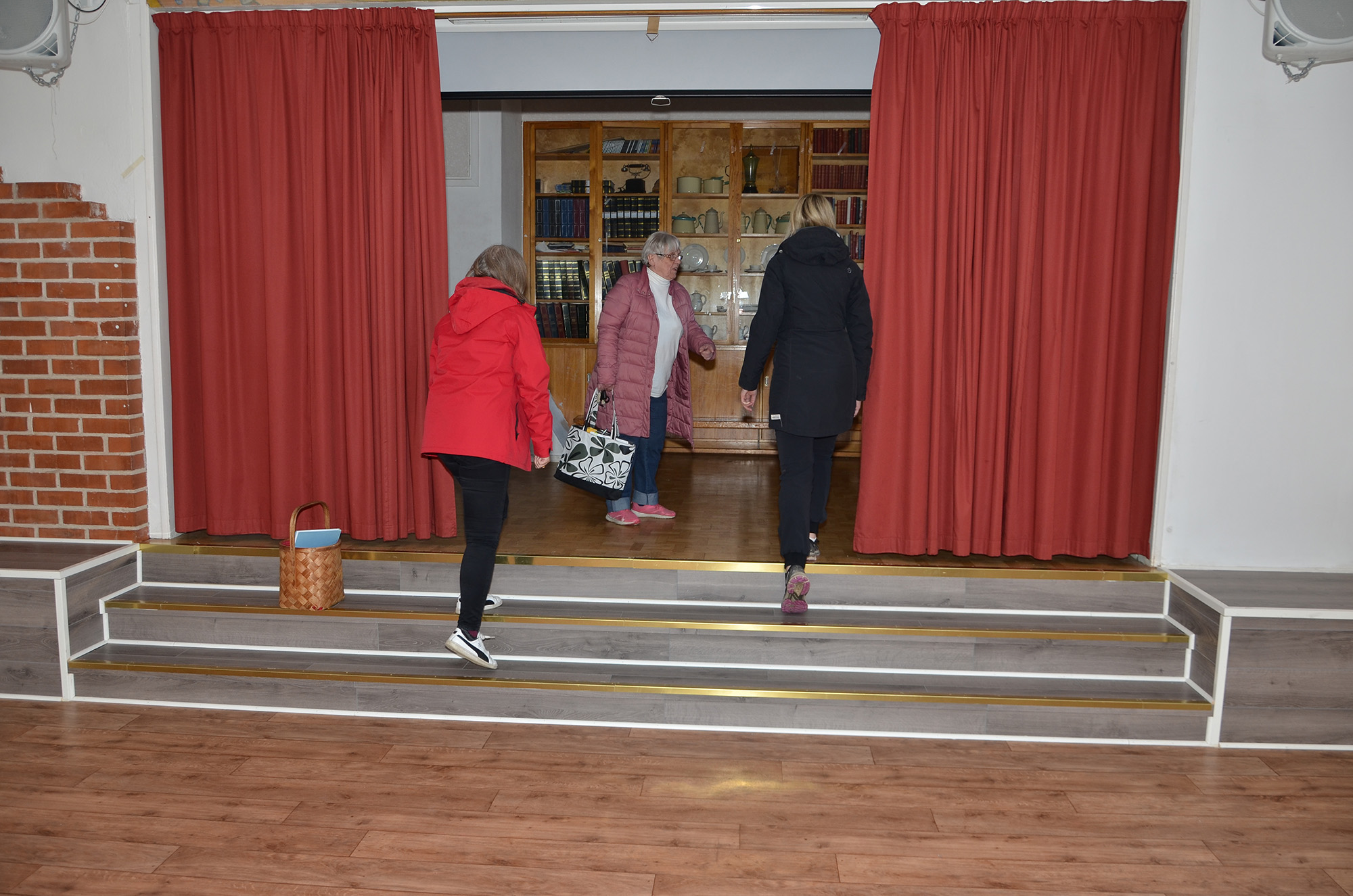 Röste.nu – Ny scentrappa i Dönjegården 2023