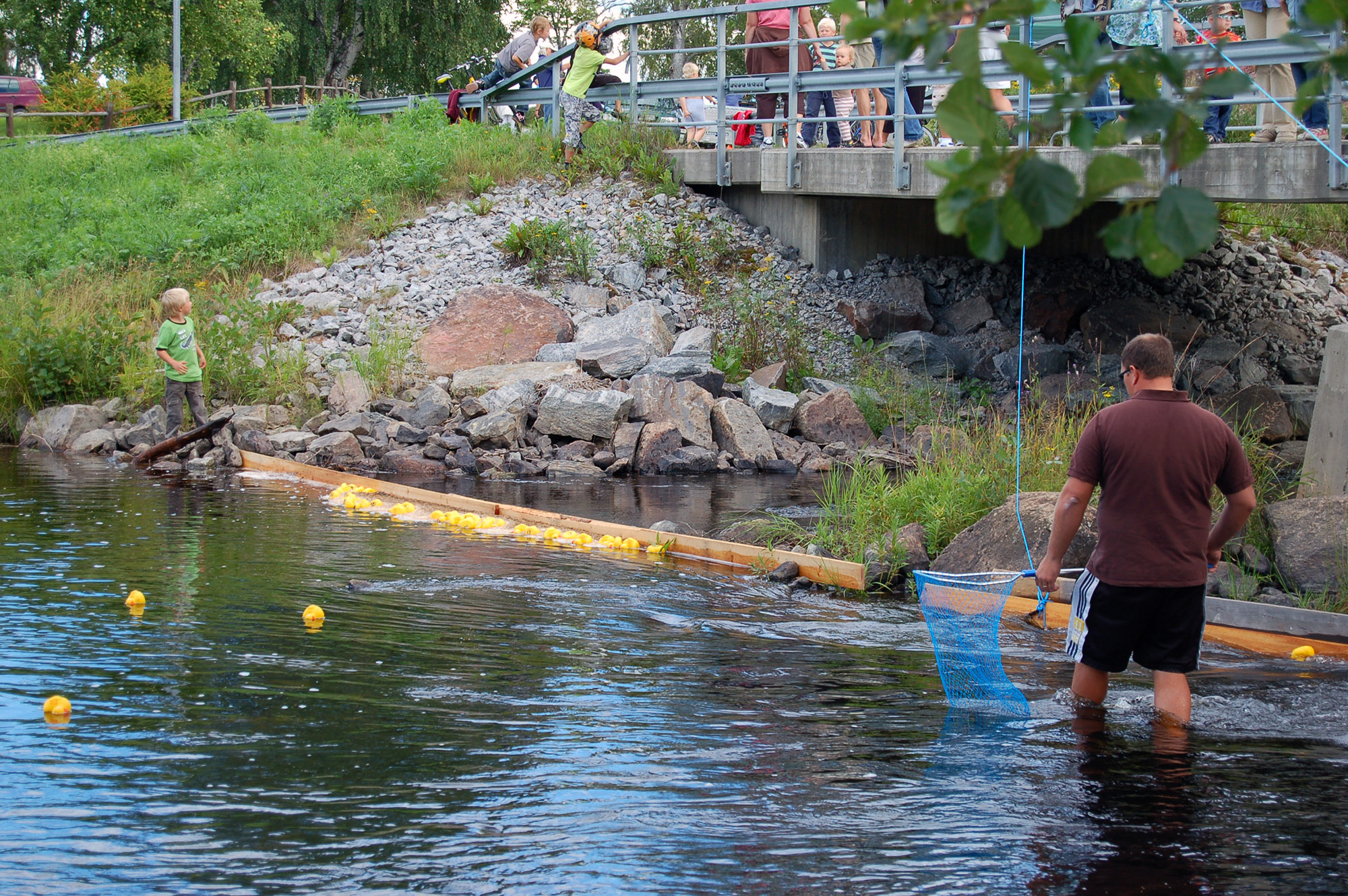 Röste.nu – Röstebilder – Ankrace i Galvån för tredje året 2008