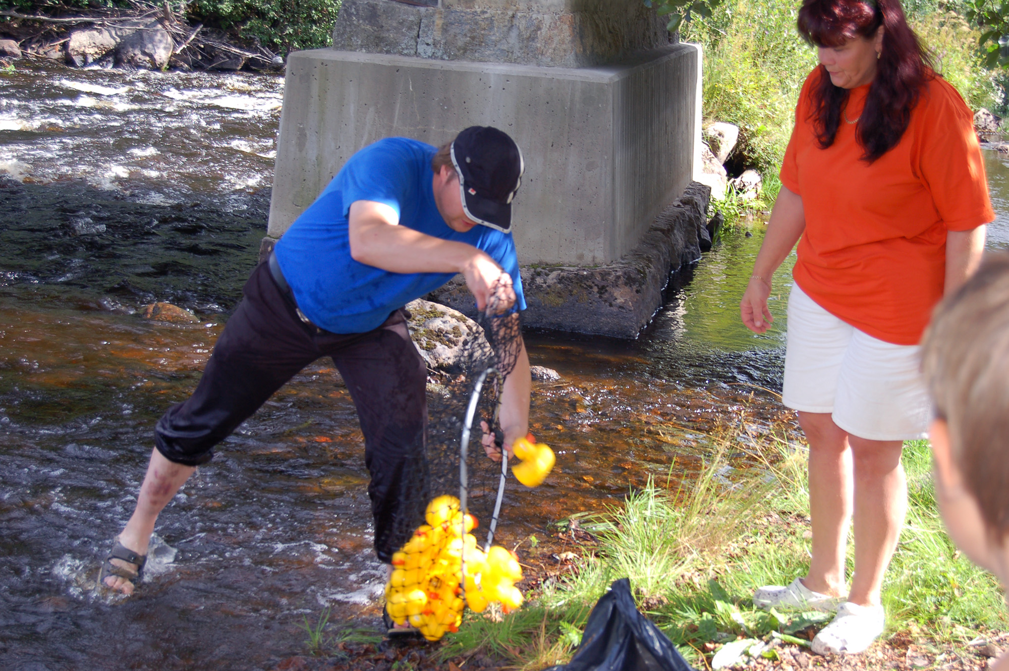 Röste.nu – Röstebilder – Ankrace i Galvån för tredje året 2008