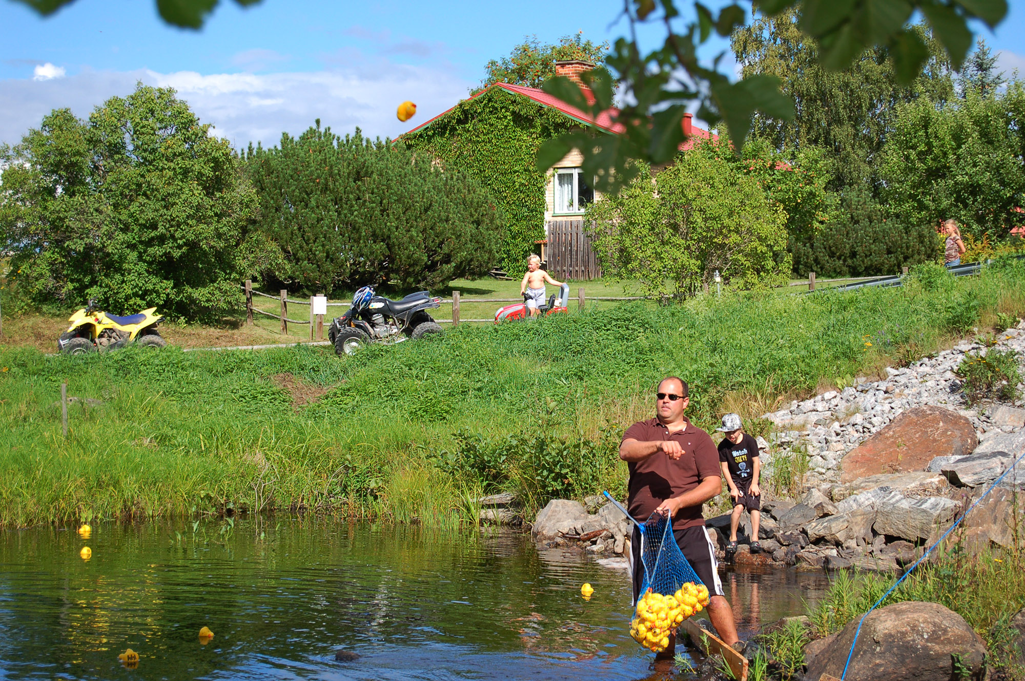 Röste.nu – Röstebilder – Ankrace i Galvån för tredje året 2008
