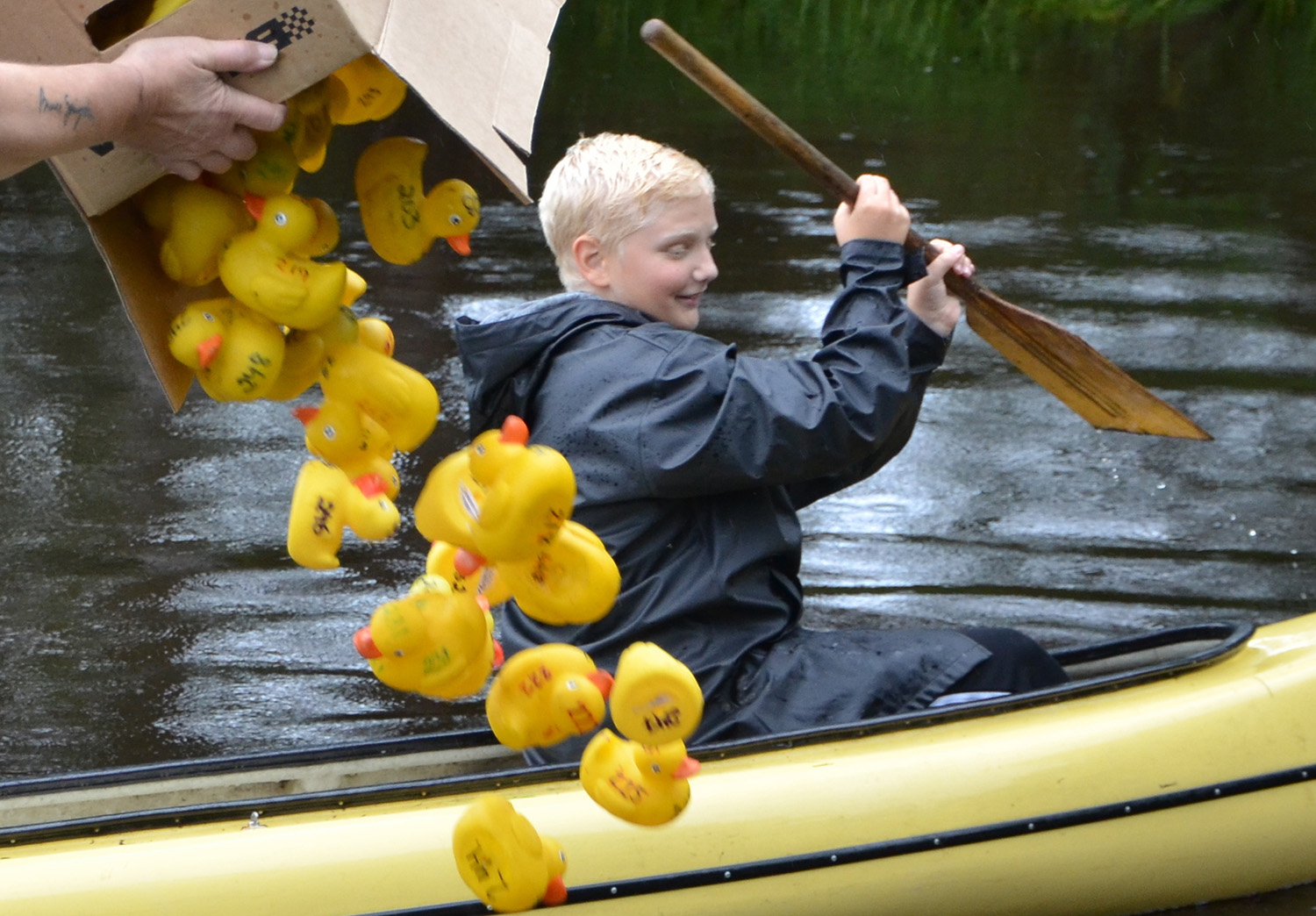 Röste.nu – Röstebilder – Historiskt blött ankrace i Galvån 2017