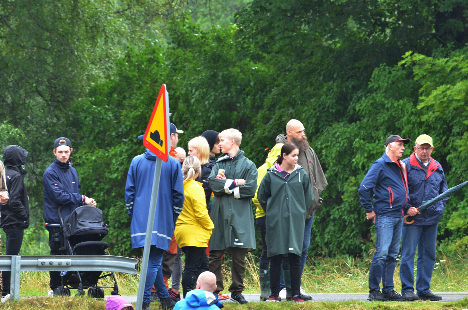 Röste.nu – Röstebilder – Historiskt blött ankrace i Galvån 2017