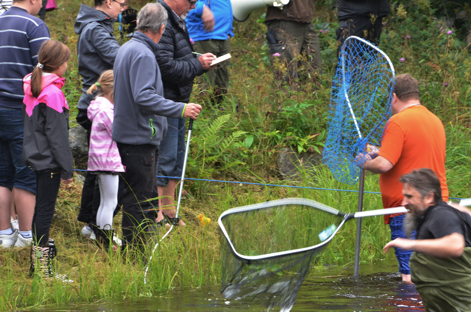 Röste.nu – Röstebilder – Historiskt blött ankrace i Galvån 2017