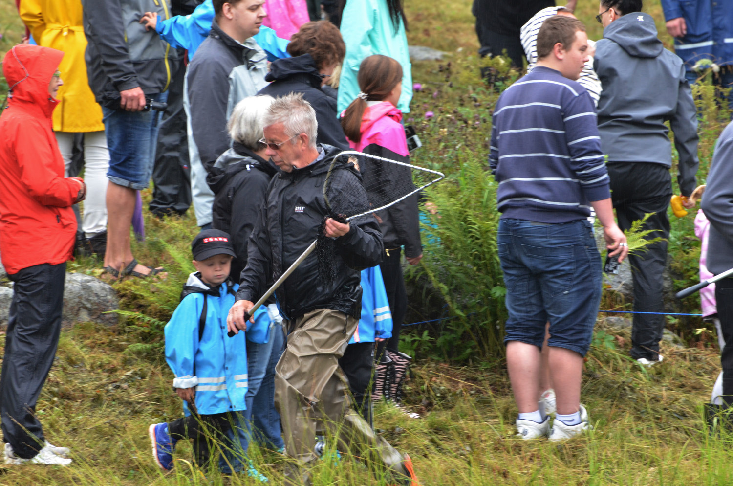 Röste.nu – Röstebilder – Historiskt blött ankrace i Galvån 2017