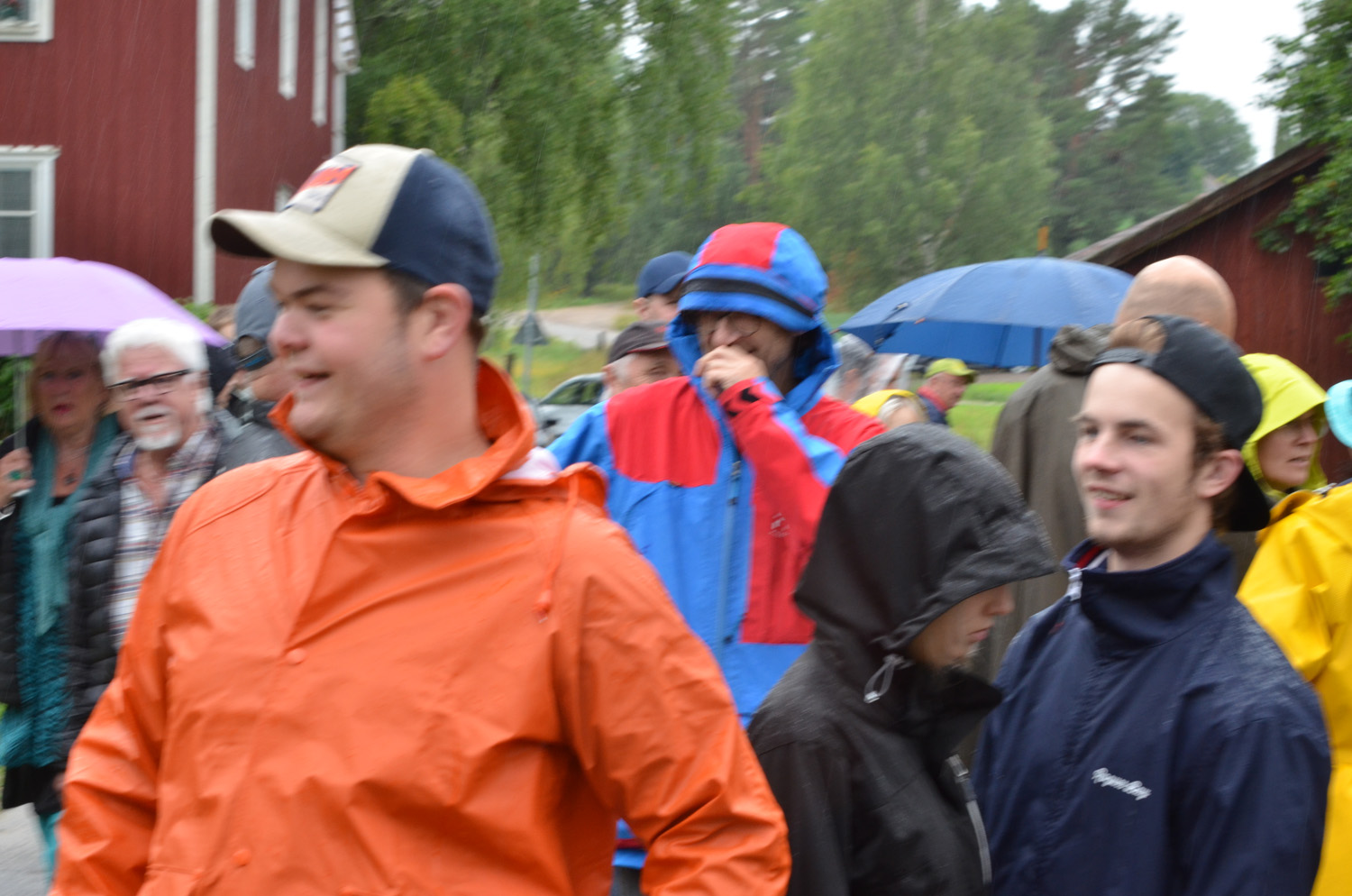 Röste.nu – Röstebilder – Historiskt blött ankrace i Galvån 2017