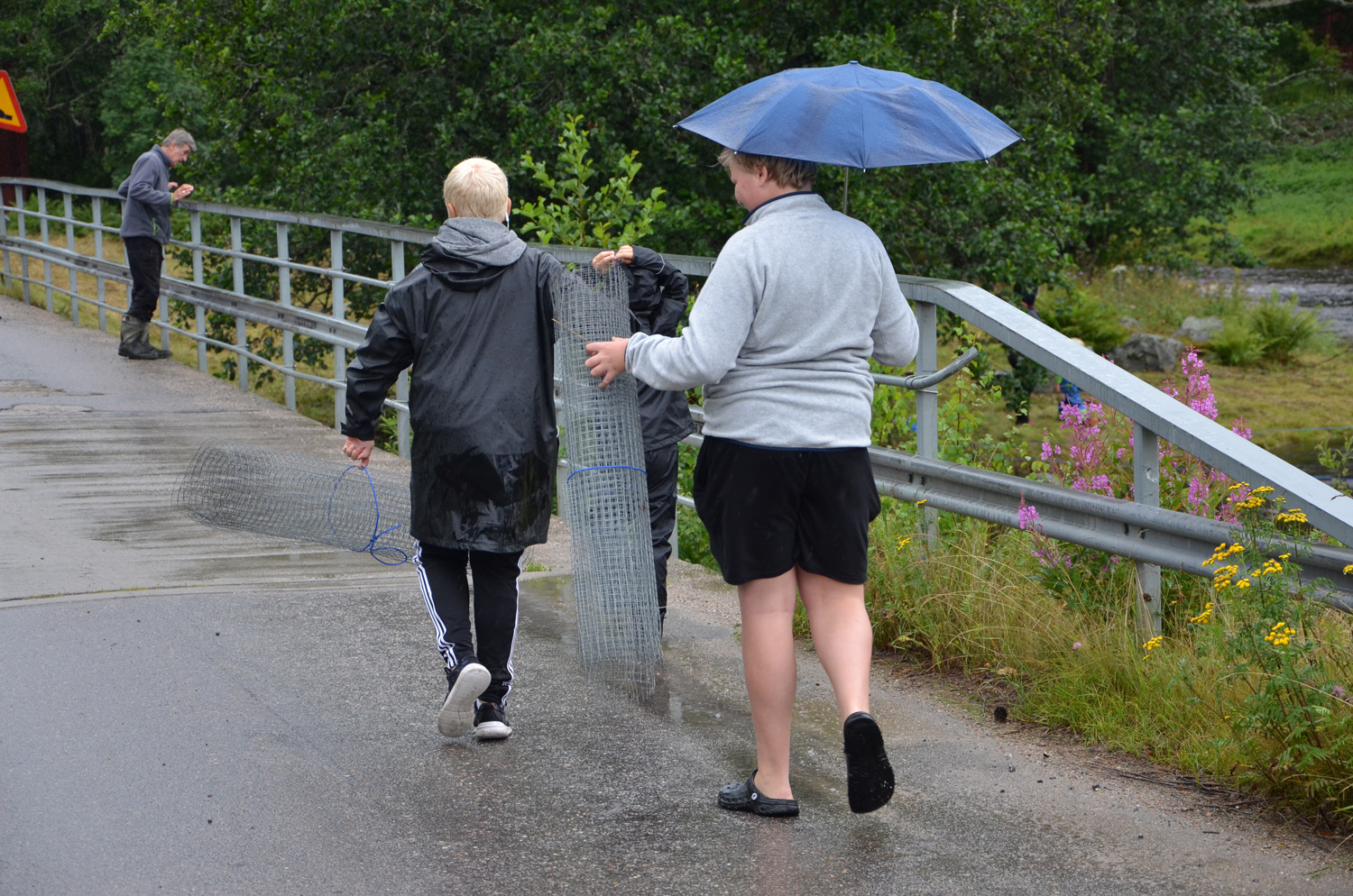 Röste.nu – Röstebilder – Historiskt blött ankrace i  Galvån 2017