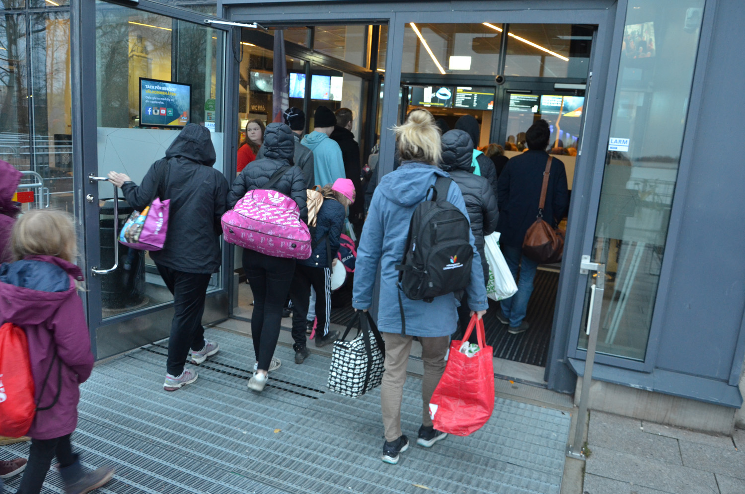Röste.nu – Röstebilder – Badresa till Kokpunkten i Västerås 2017