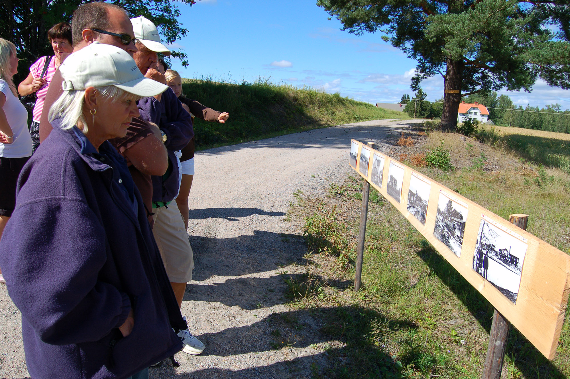 Röste.nu – Röstebilder – Byvandring mitt i Röste 2008