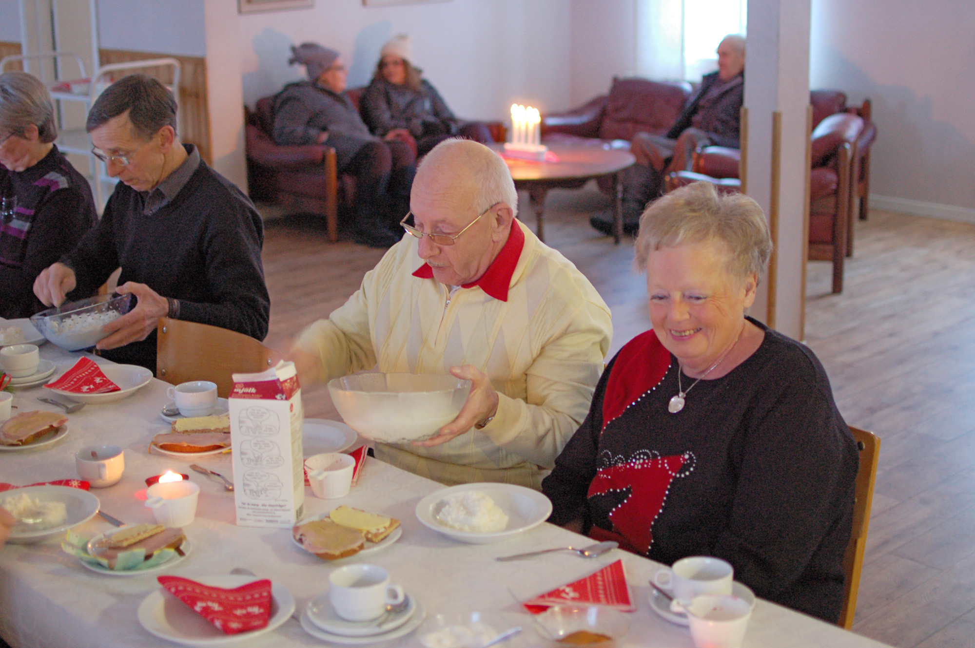 Röste.nu – Röstebilder – Gröt och lucia för dem äldre 2010