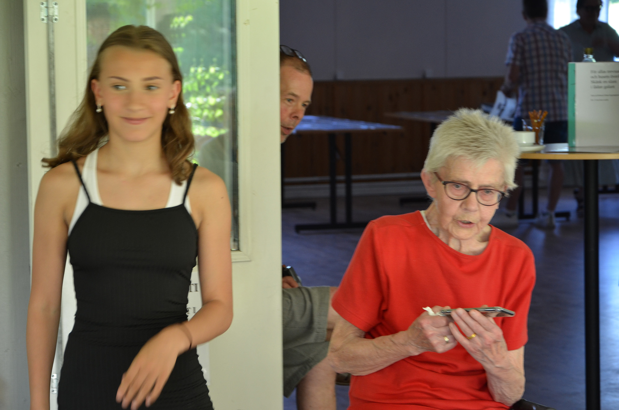 Röste.nu – Röstebilder – Dönjegårdens 70-årsjubileum med bildutställning, filmvisning och nostalgi 2022