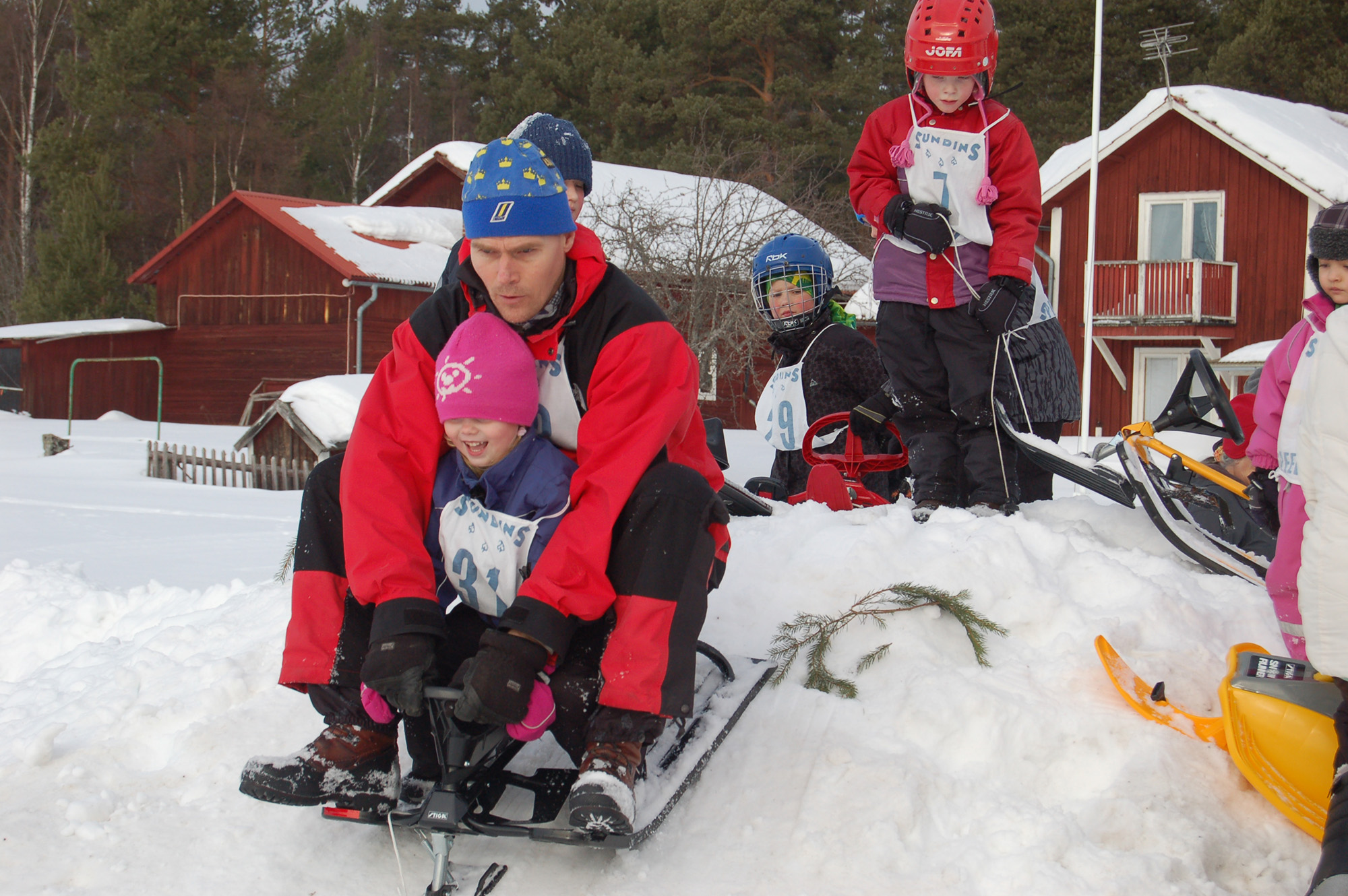 Röste.nu – Röstebilder – Familjedag i vintrigt Röste 2011