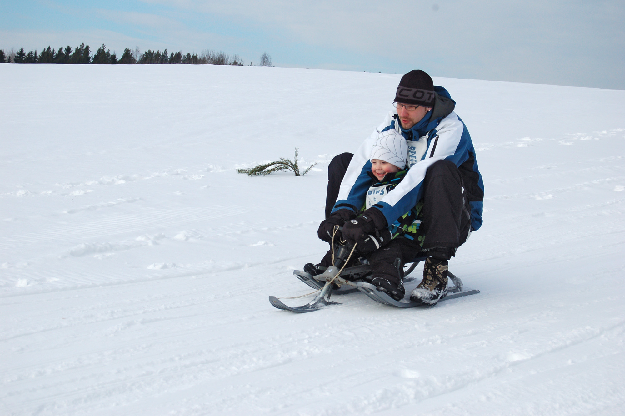 Röste.nu – Röstebilder – Familjedag i vintrigt Röste 2011