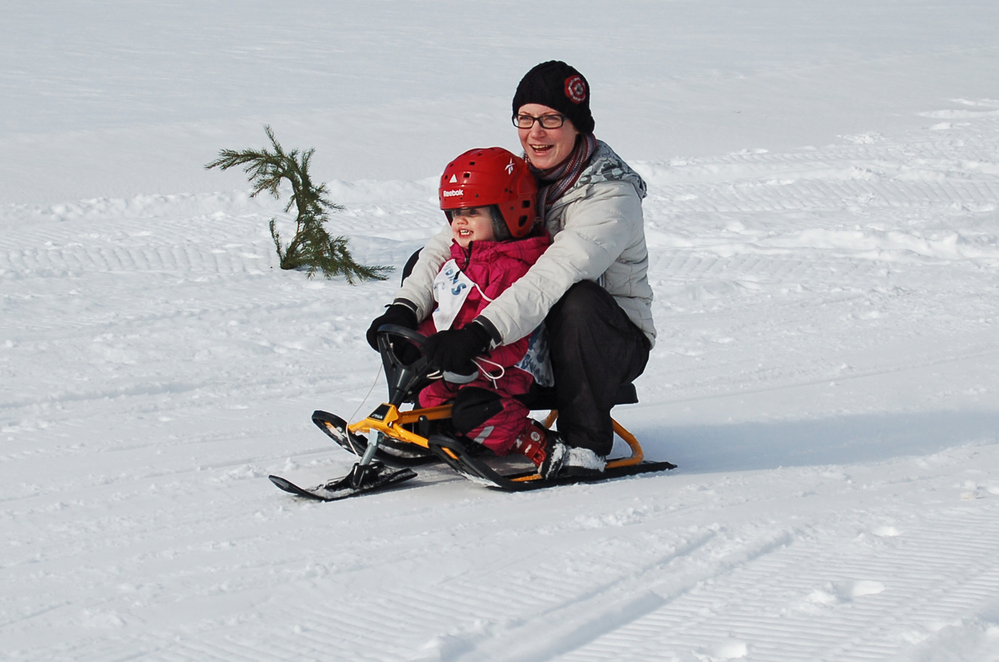 Röste.nu – Röstebilder – Familjedag i vintrigt Röste 2011