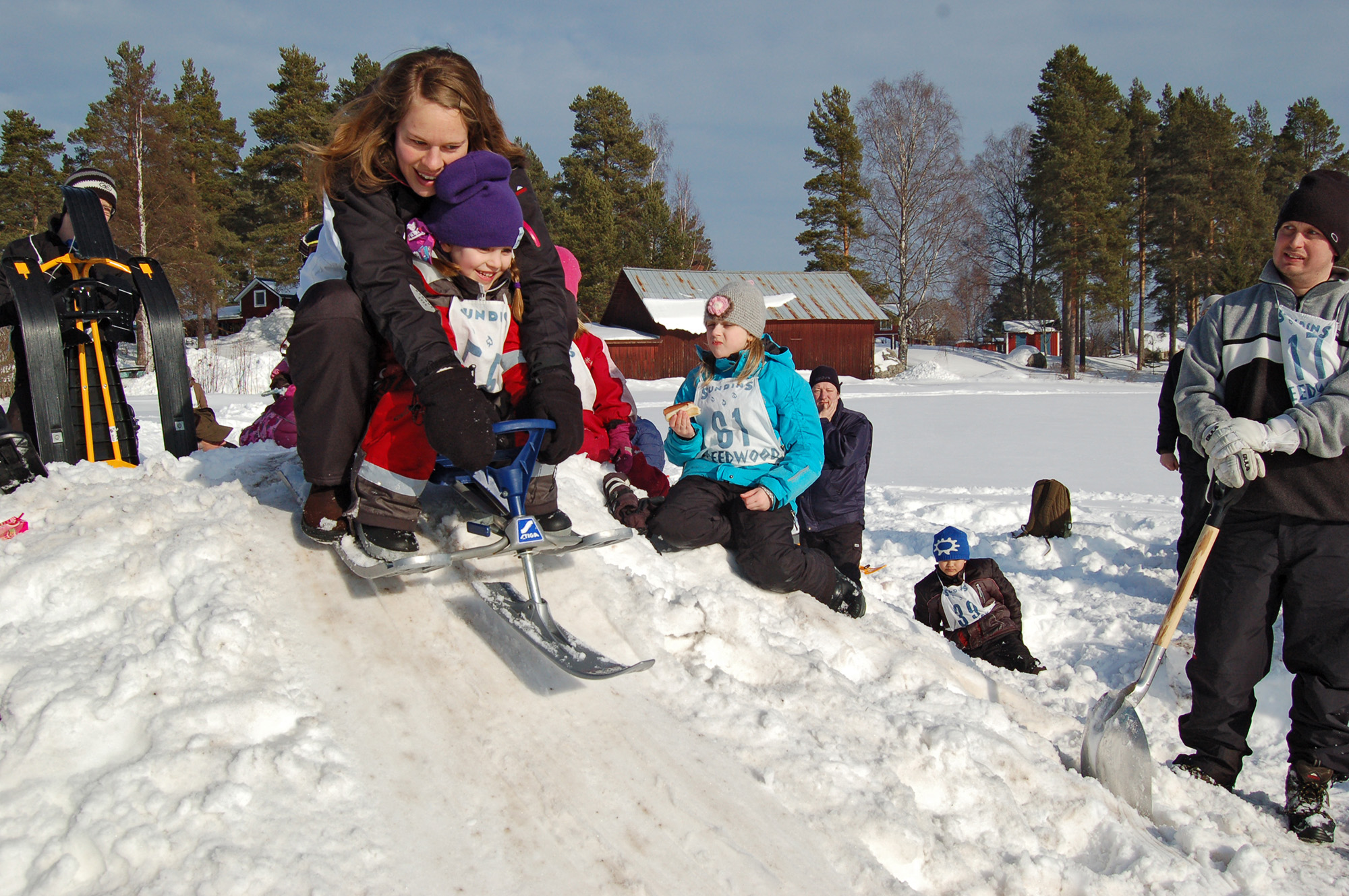 Röste.nu – Röstebilder – Familjedag i vintrigt Röste 2011
