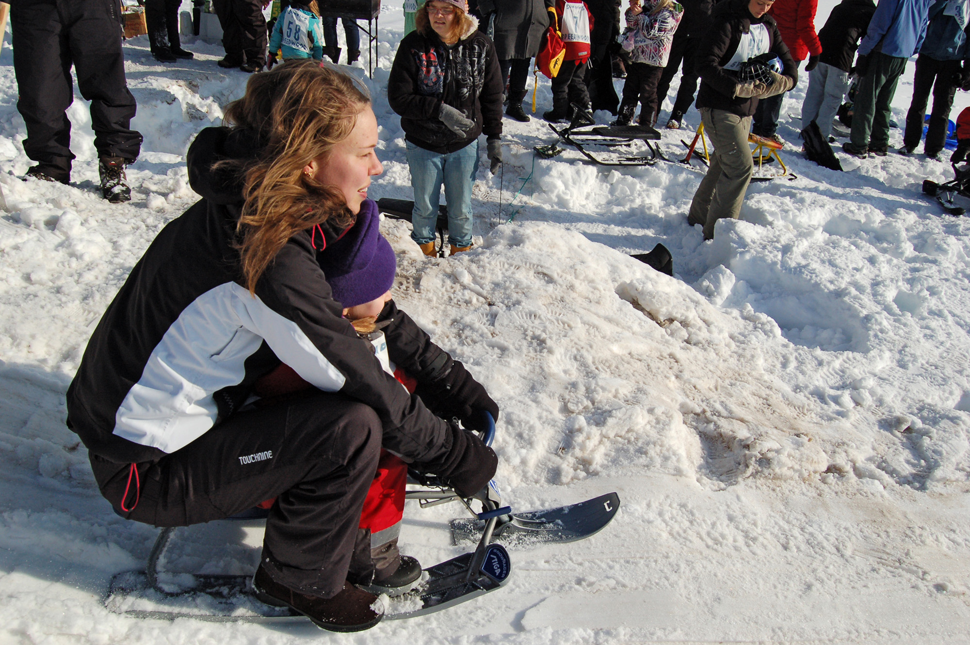 Röste.nu – Röstebilder – Familjedag i vintrigt Röste 2011