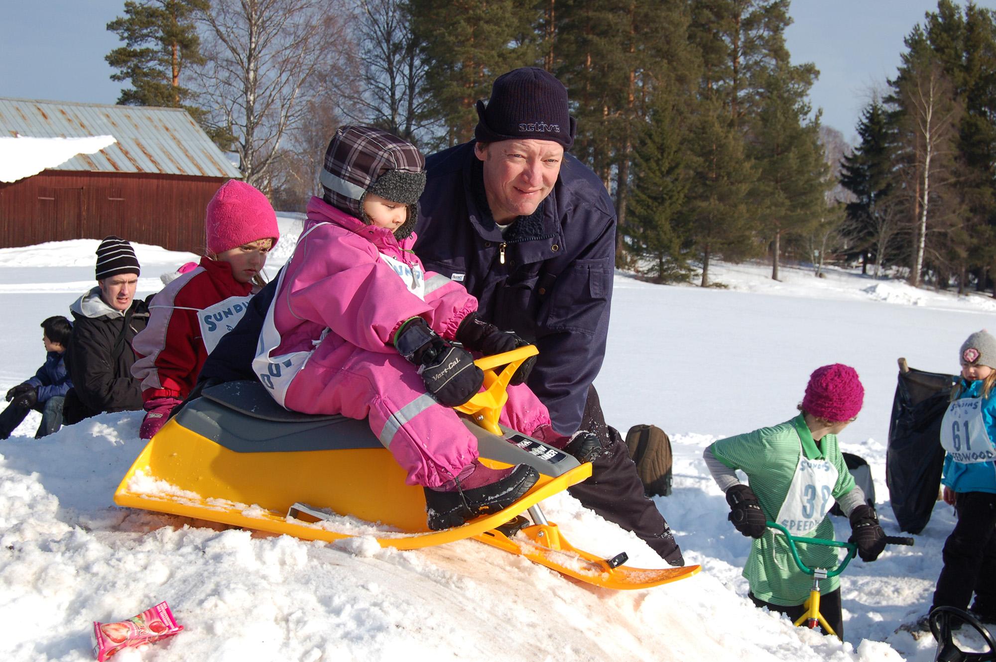 Röste.nu – Röstebilder – Familjedag i vintrigt Röste 2011