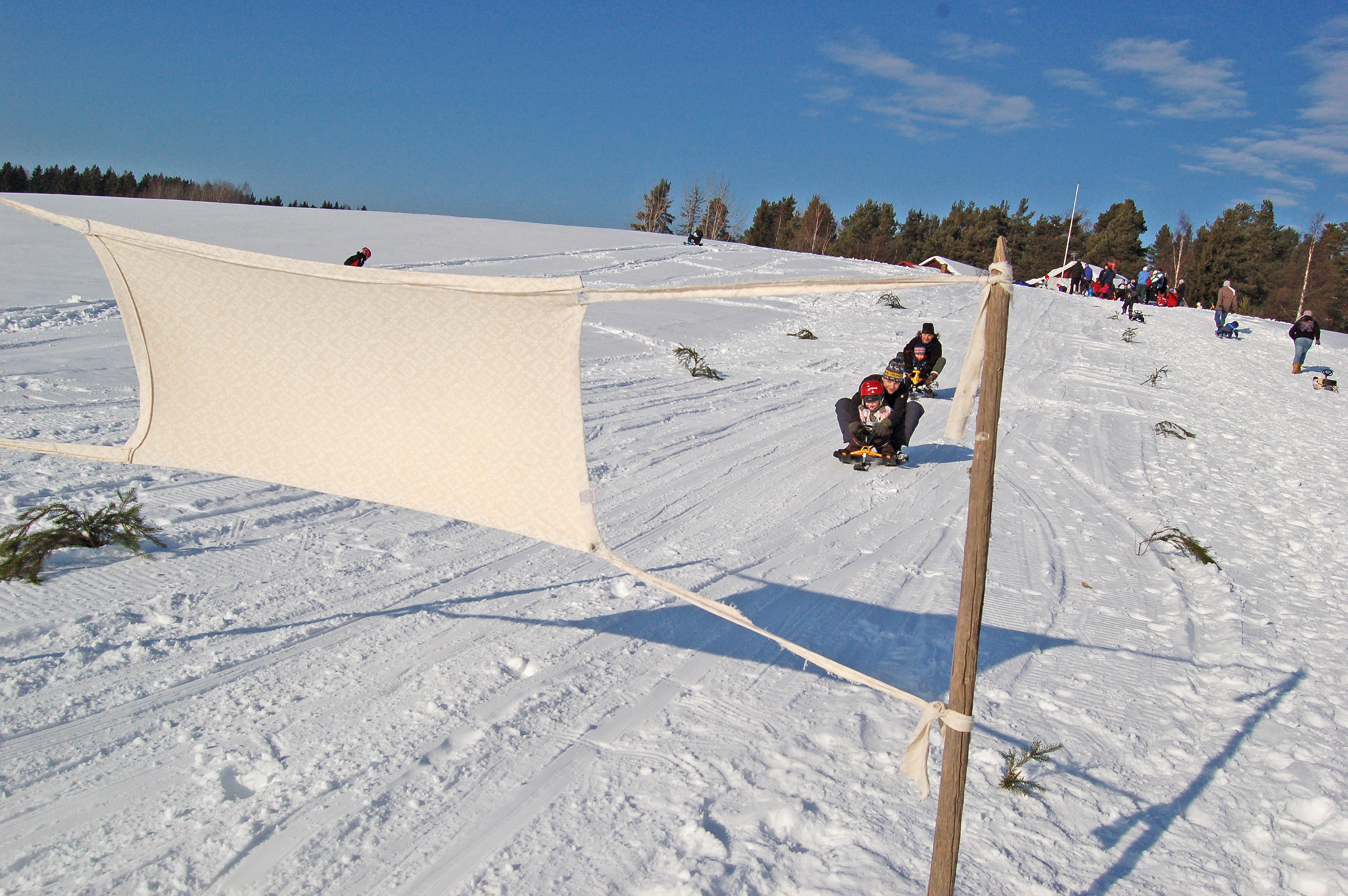 Röste.nu – Röstebilder – Familjedag i vintrigt Röste 2011