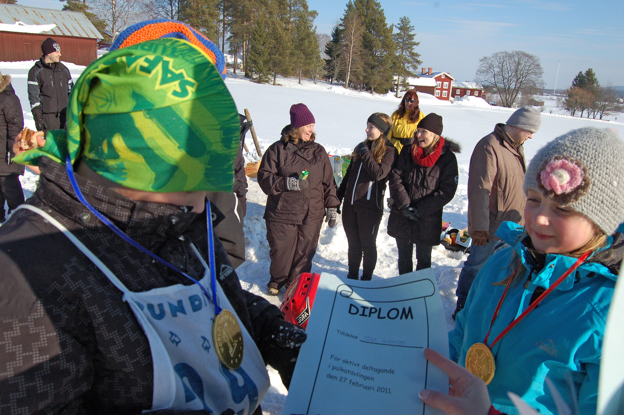Röste.nu – Röstebilder – Familjedag i vintrigt Röste 2011