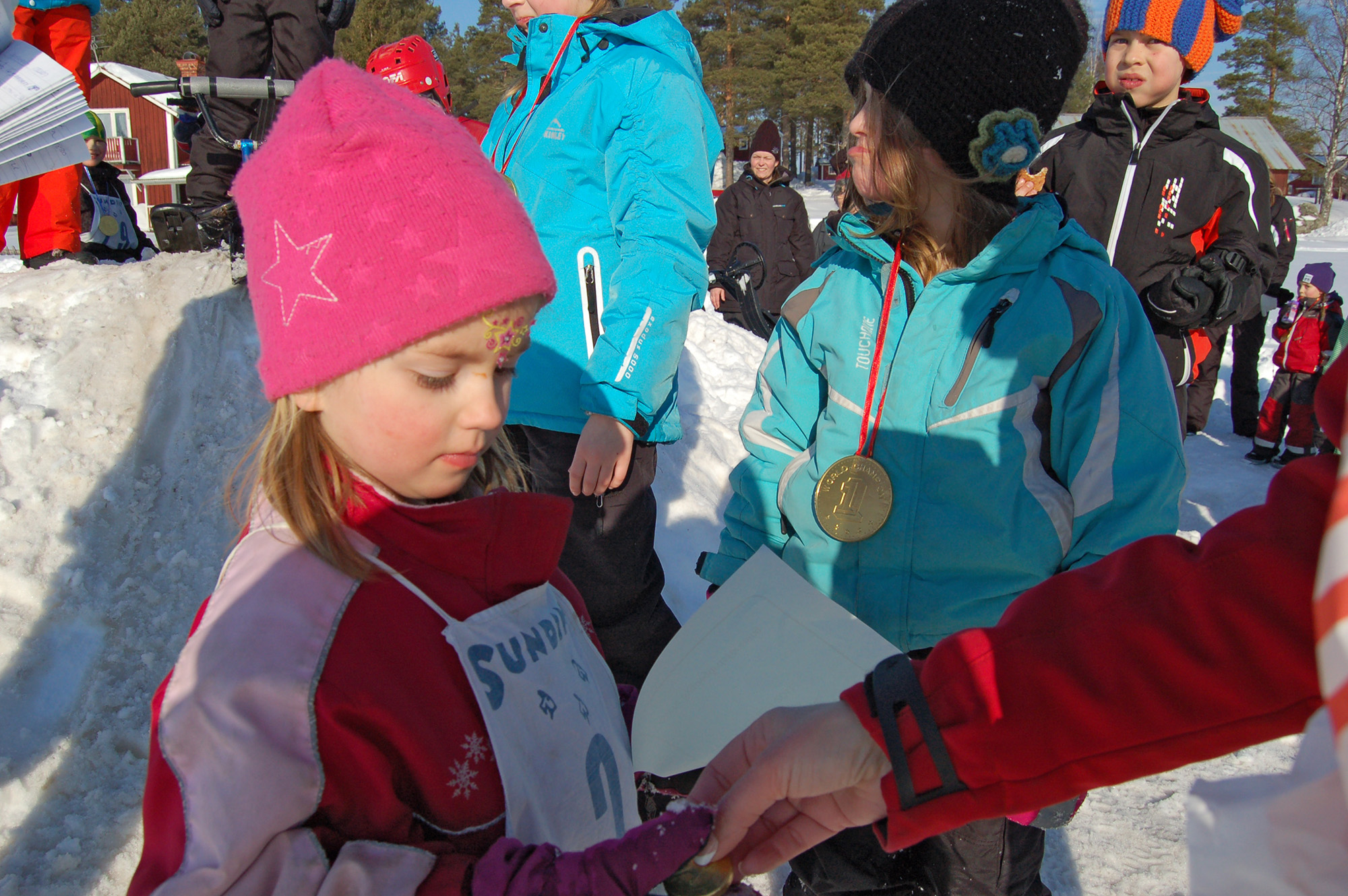 Röste.nu – Röstebilder – Familjedag i vintrigt Röste 2011