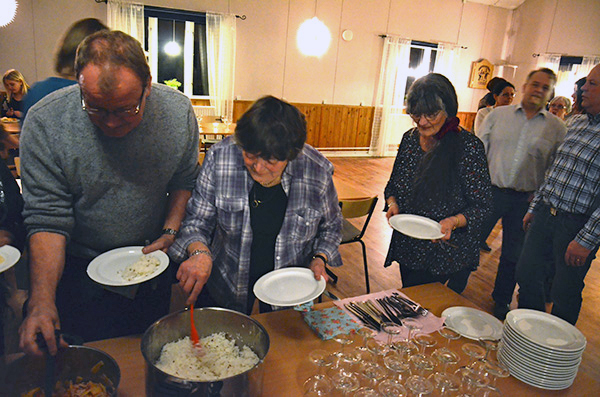 Röste.nu – Röstebilder – Föreningsstämma i Dönjegården 2014