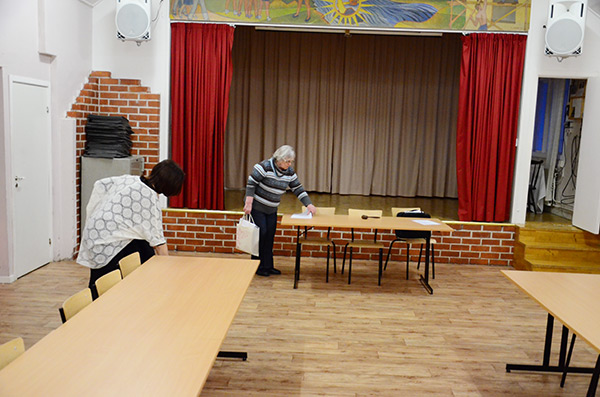 Röste.nu – Röstebilder – Föreningsstämma i Dönjegården 2015