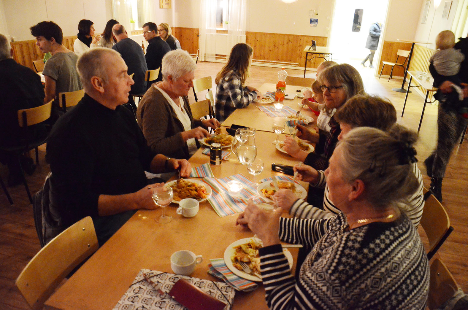 Röste.nu – Röstebilder – Föreningsstämma i Dönjegården 2016