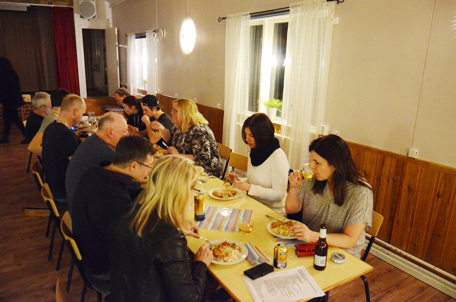 Röste.nu – Röstebilder – Föreningsstämma i Dönjegården 2016
