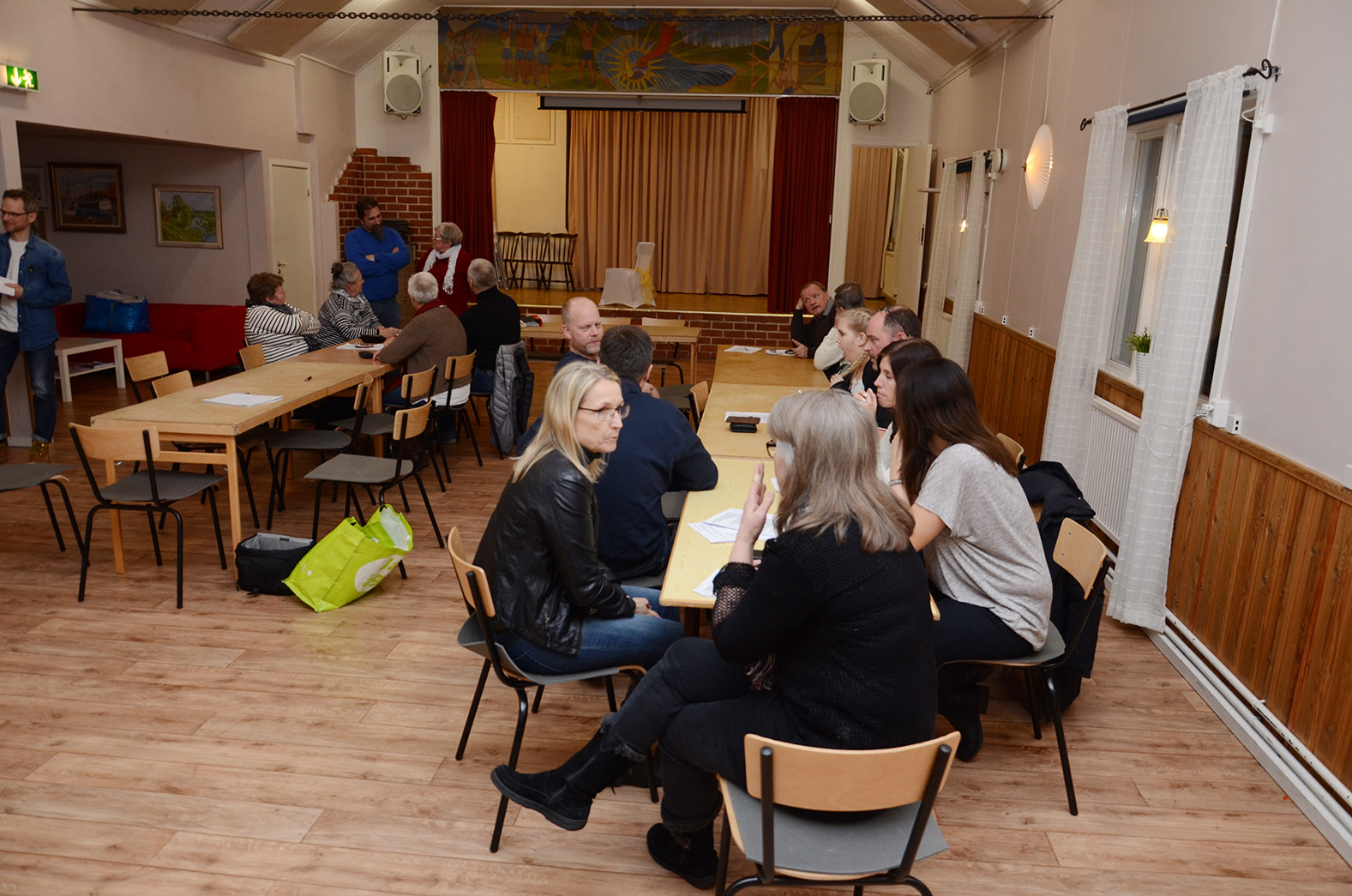 Röste.nu – Röstebilder – Föreningsstämma i Dönjegården 2016