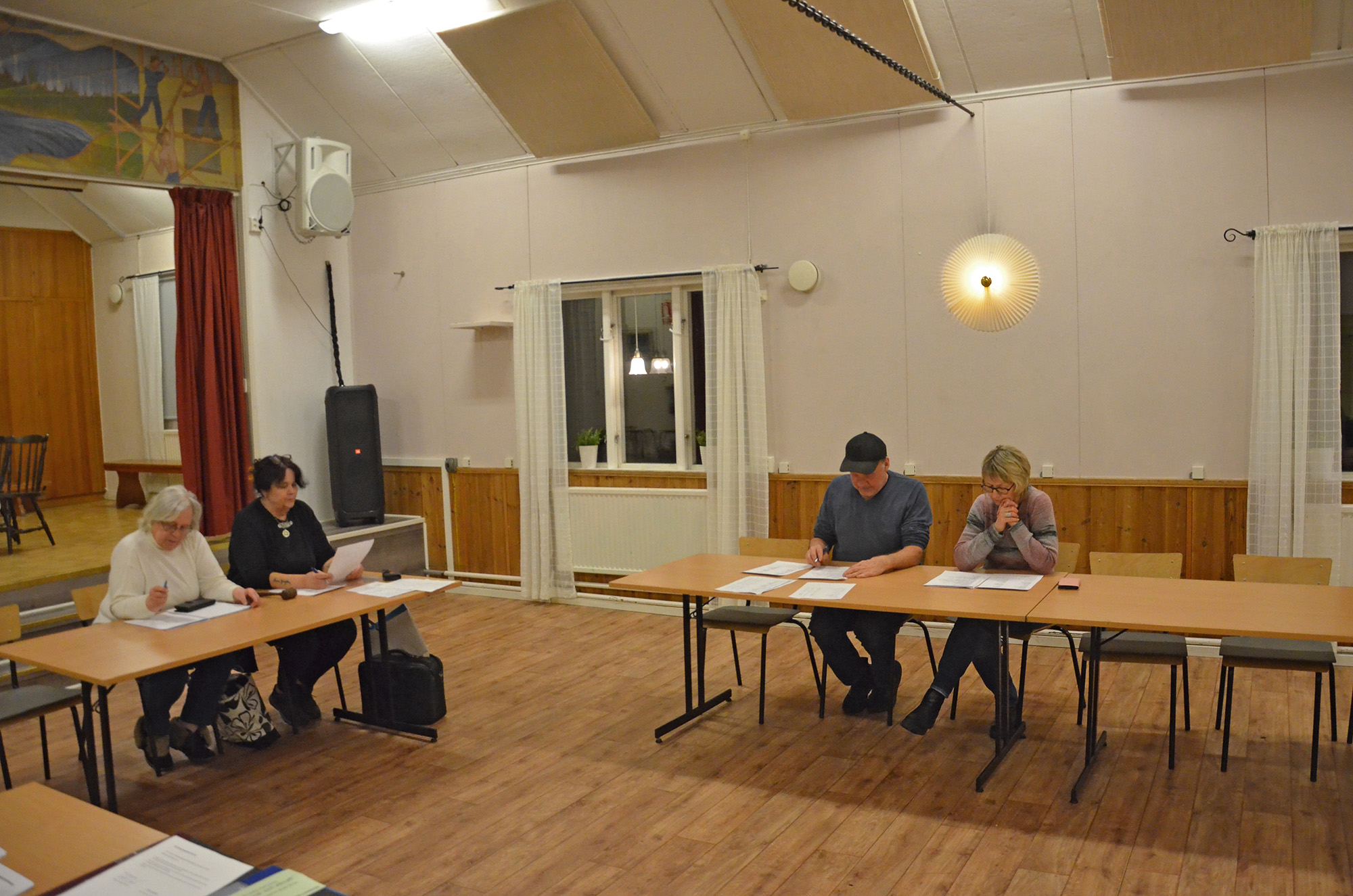 Röste.nu – Röstebilder – Föreningsstämma med kaffe i Dönjegården 2025